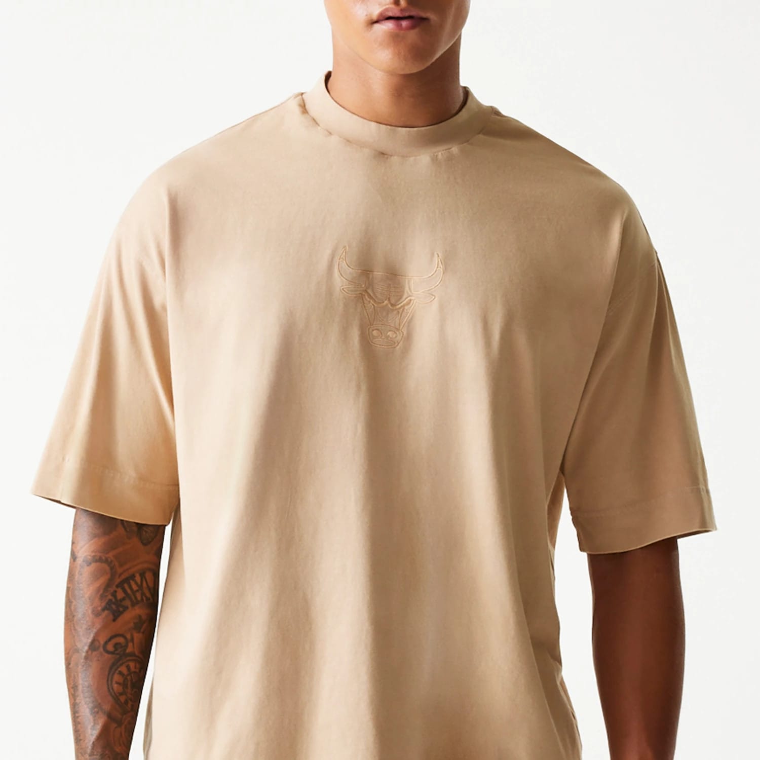 New Era Chicago Bulls NBA Washed Beige Box T-Shirt, front view showing a washed beige T-shirt with a large raised Chicago Bulls logo centred on the chest against a plain background, short sleeves and a round neckline.