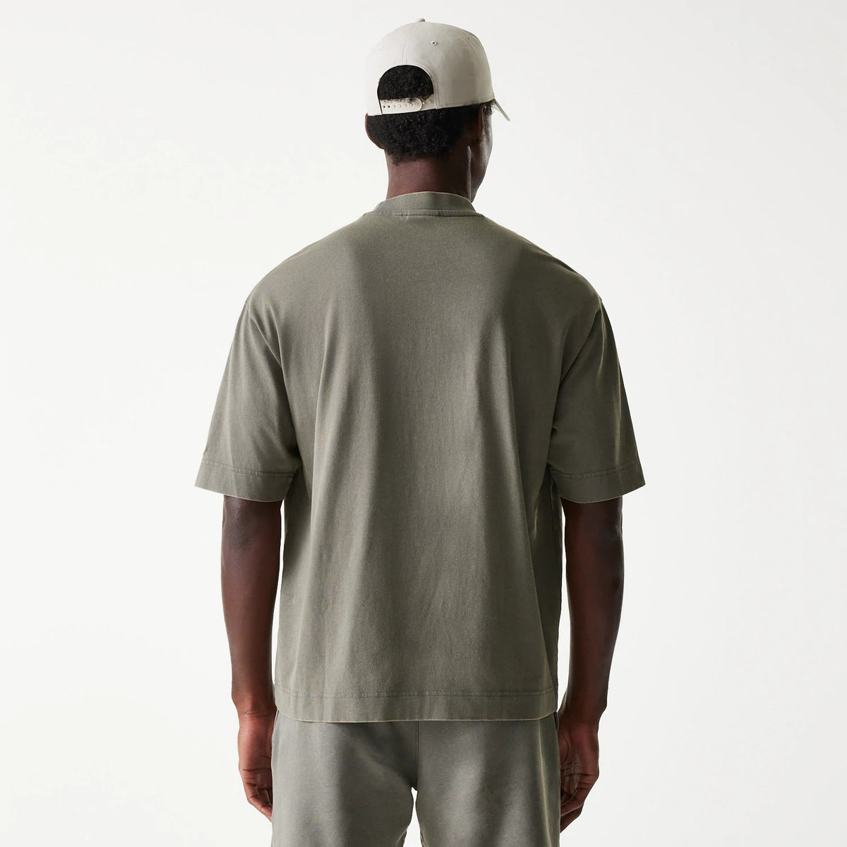 The Male model is wearing LA Lakers NBA Washed Grey Box T-Shirt 2
