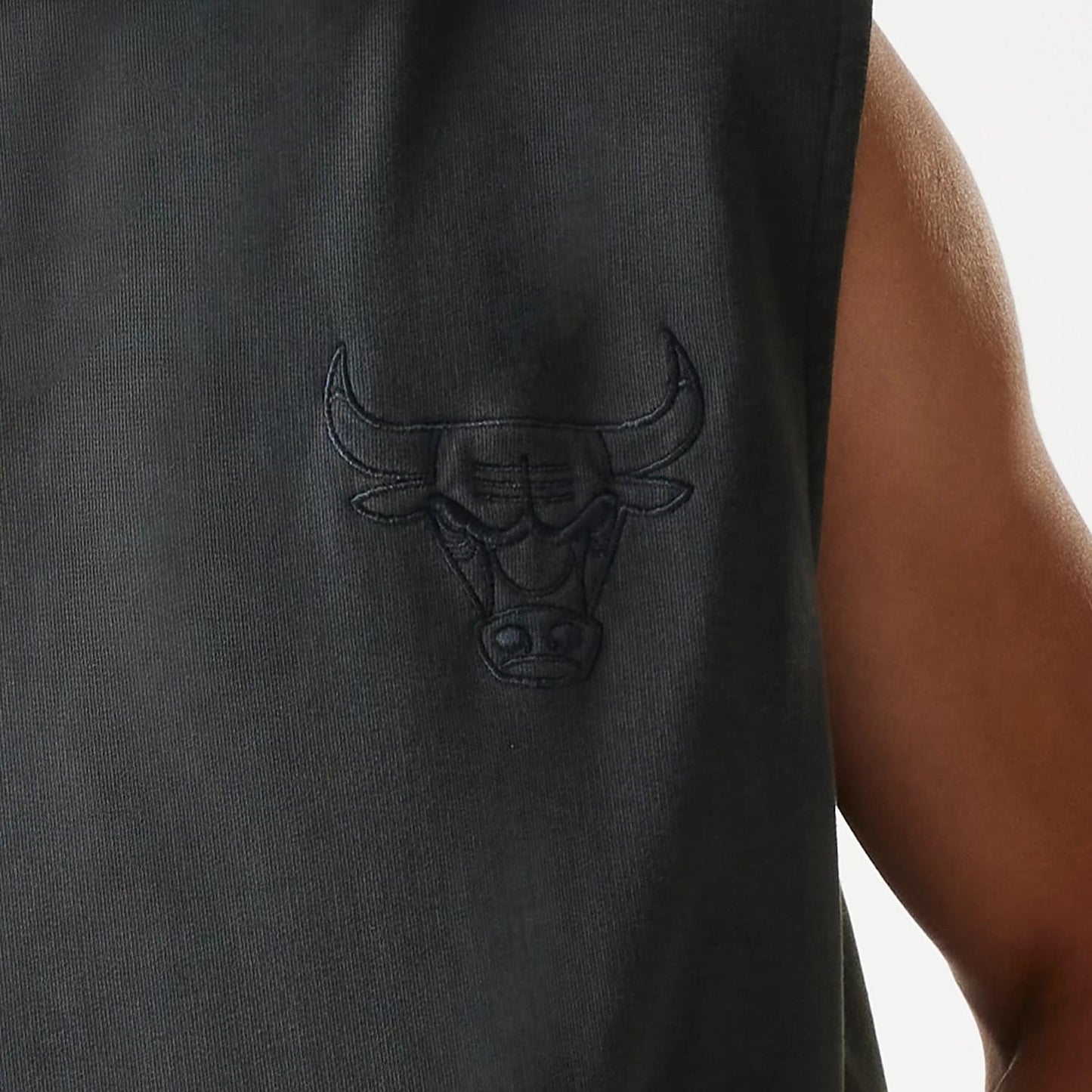 The Male model is wearing Chicago Bulls NBA Washed Grey Sleeveless Hoodie 7