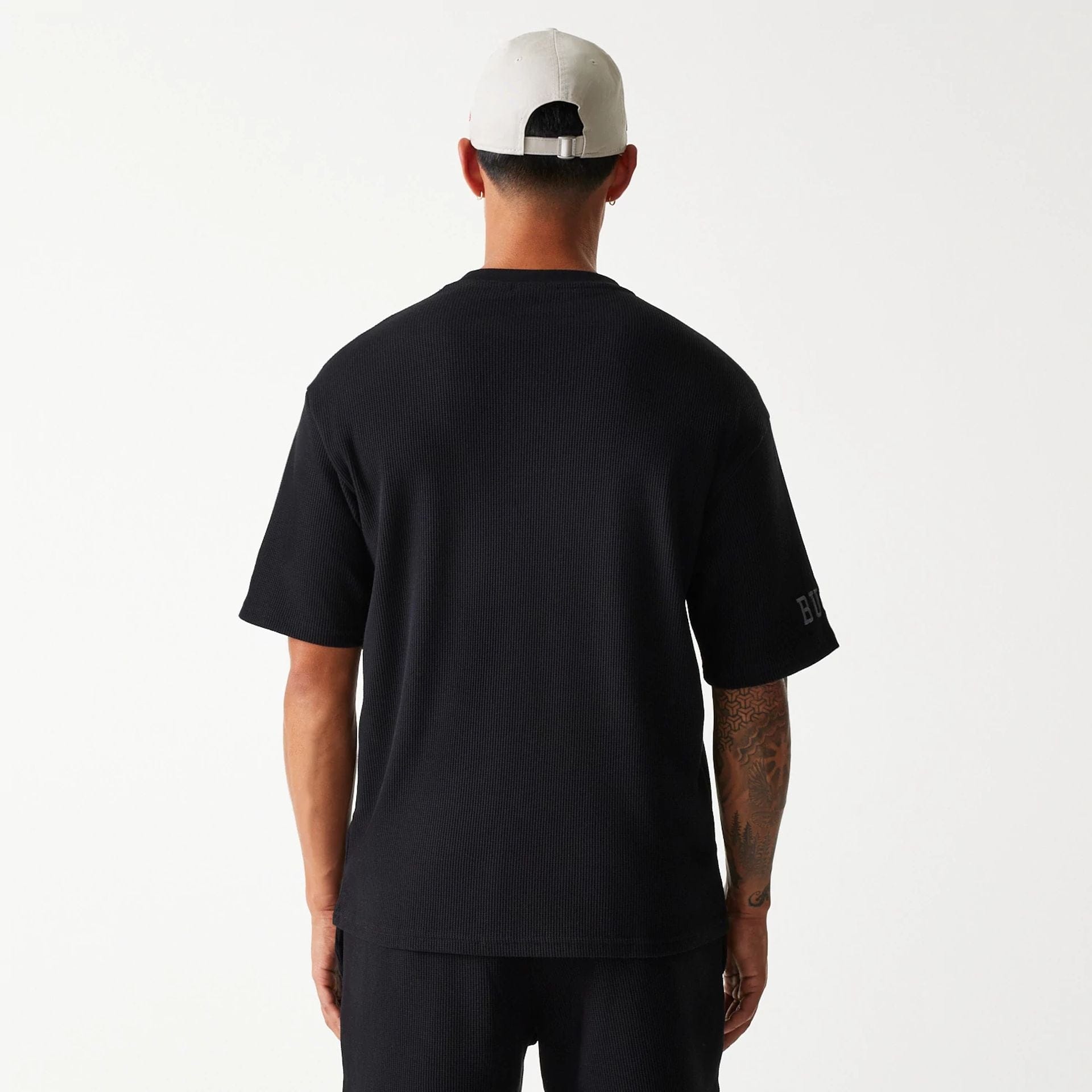 The Male model is wearing Chicago Bulls NBA Waffle Black Oversized T-Shirt 2