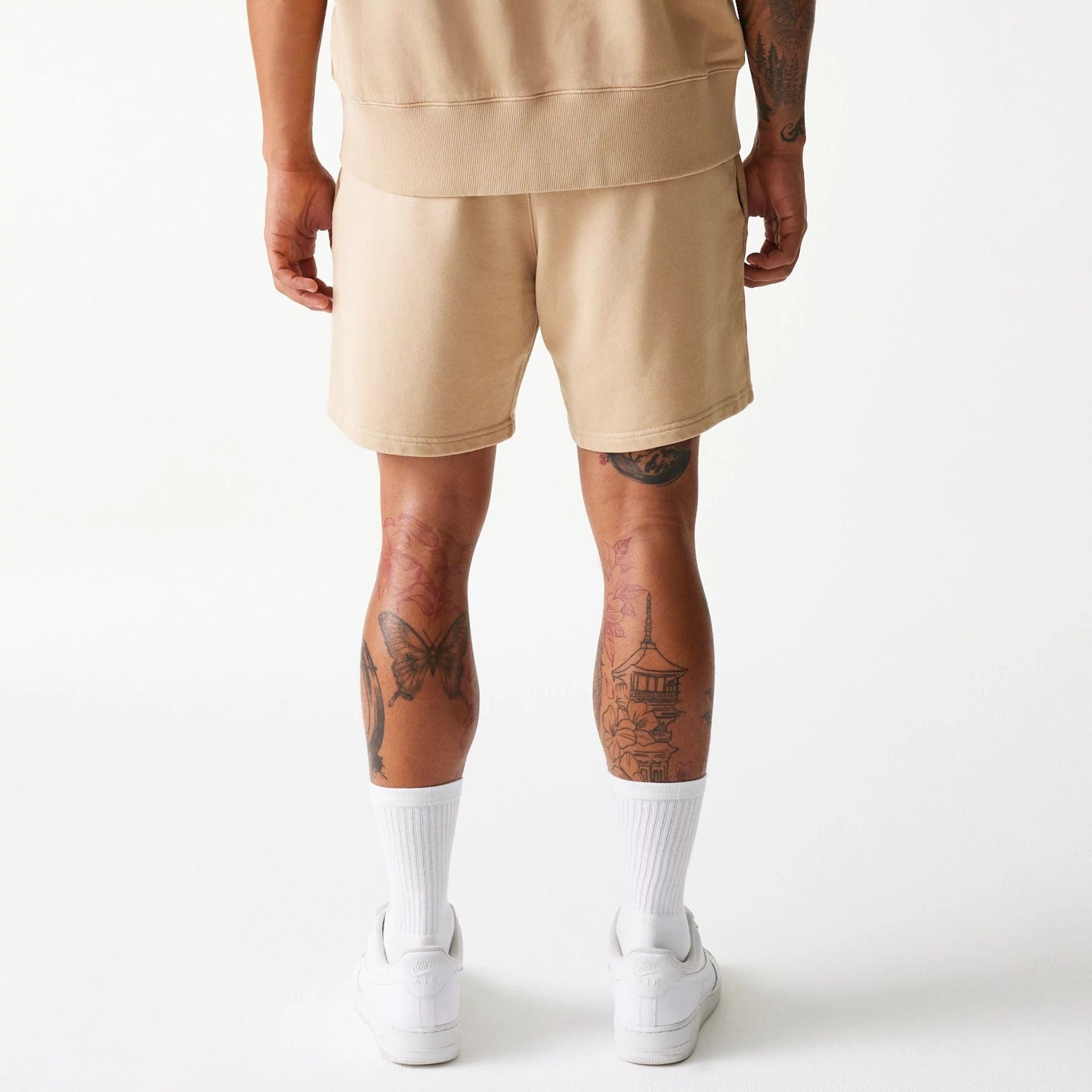The Male model is wearing Chicago Bulls NBA Washed Beige Shorts 2