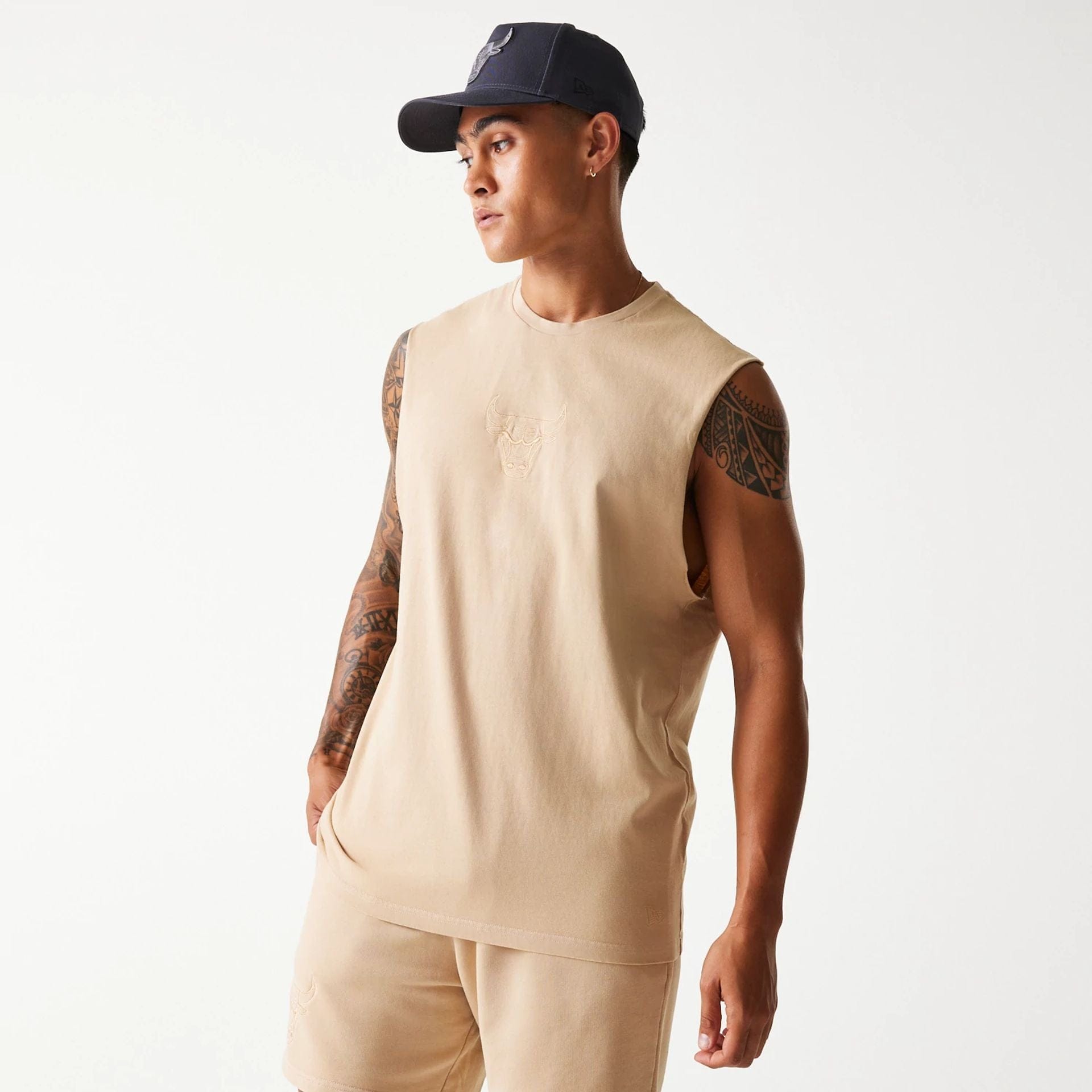 The Male model is wearing Chicago Bulls NBA Washed Beige Sleeveless T-Shirt 1