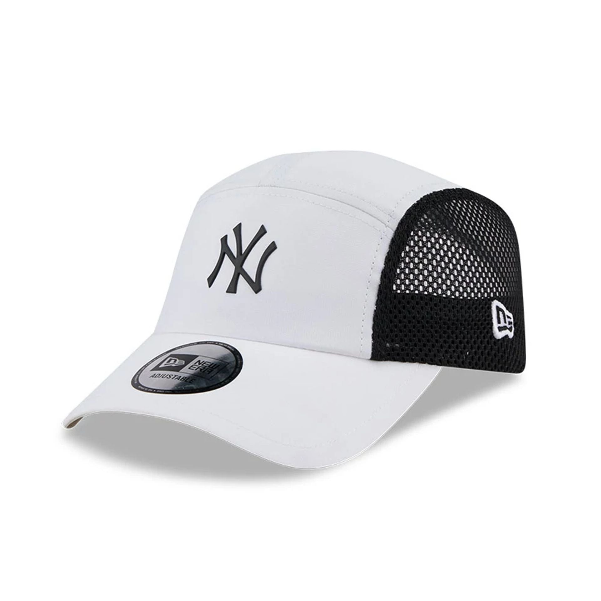 This is a New York Yankees Polyester White Runner Cap 1