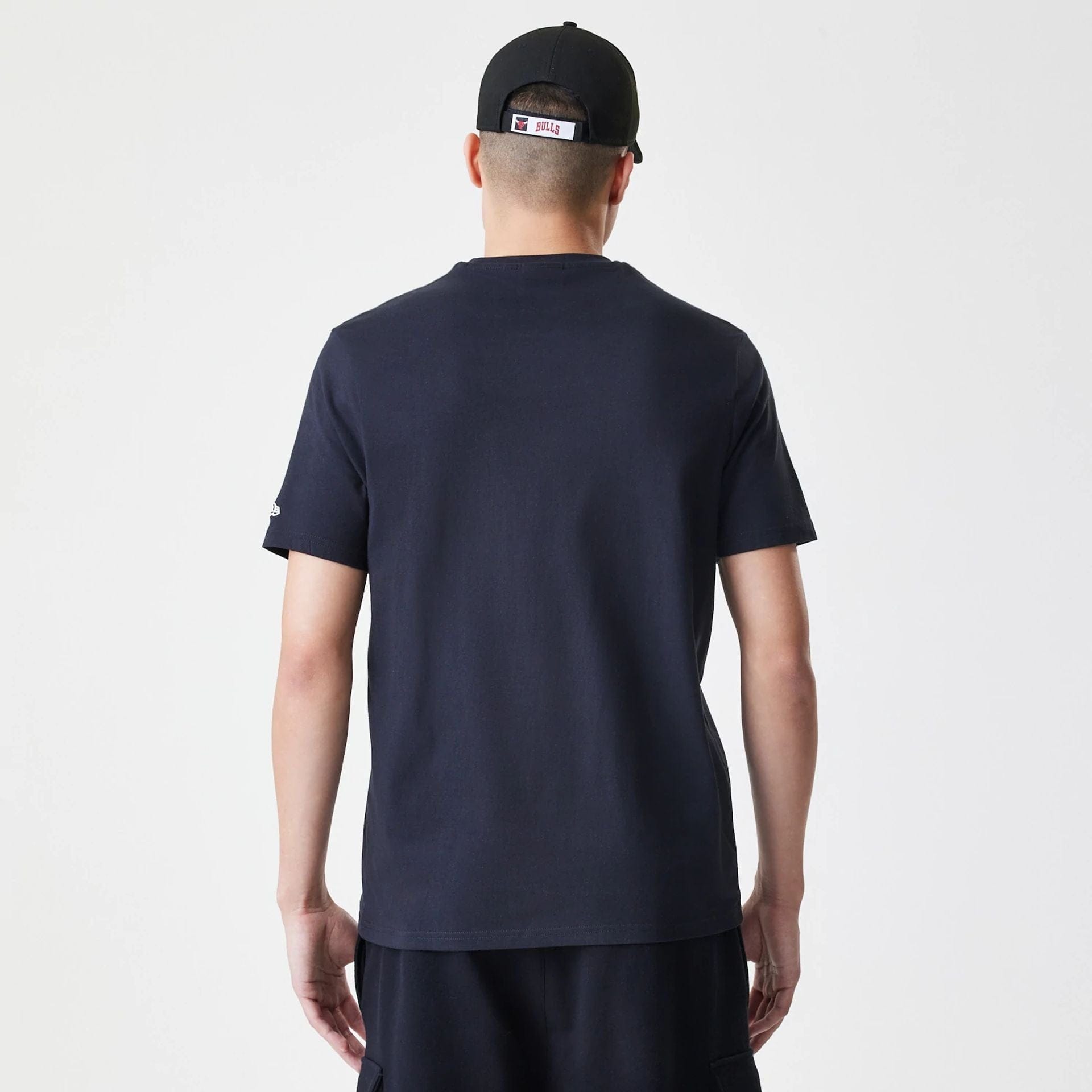 The Male model is wearing Chicago Bulls NBA Logo Black T-Shirt 2