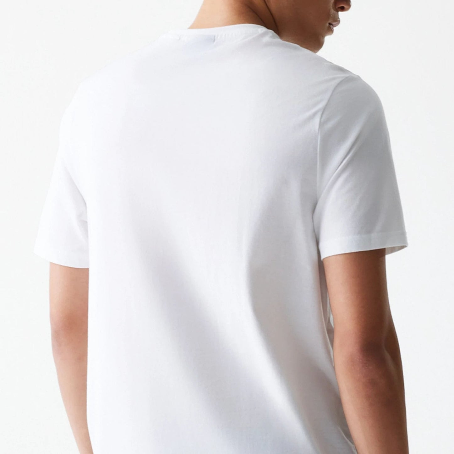 New Era LA Lakers NBA Logo White T-Shirt, rear view showing the plain white fabric with short sleeves and a crew neck, the back of the shirt’s design is simple with no visible logo or embellishments.