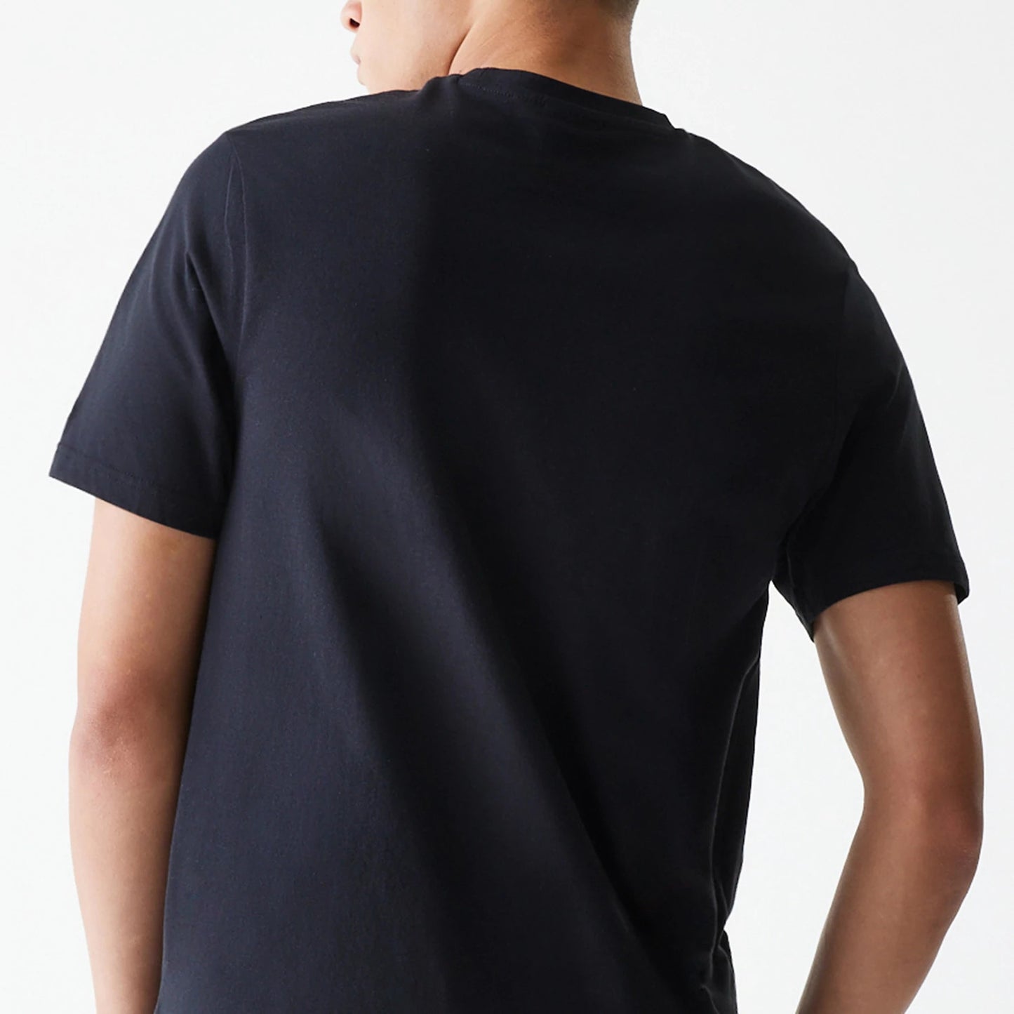 The Male model is wearing LA Lakers NBA Logo Black T-Shirt 7