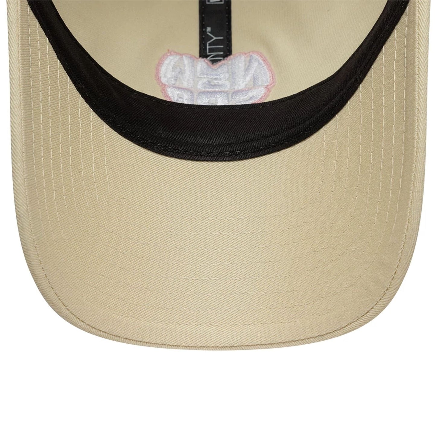 This is a New Era Heart Cream 9TWENTY Adjustable Cap 7