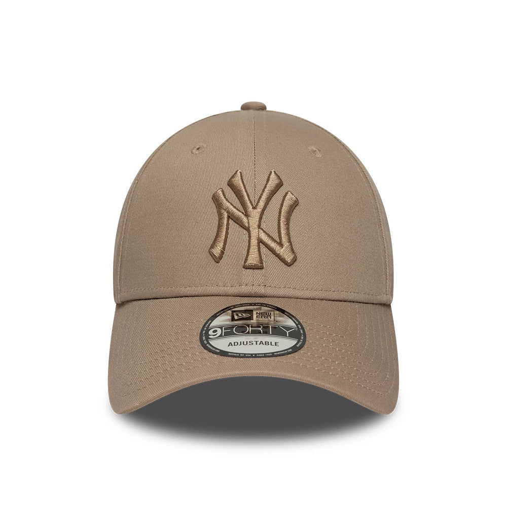 New York Yankees MLB League Essential Pastel Brown New Era 9FORTY Adjustable Cap, front view showing the raised brown NY logo embroidered on the front panel, with a curved visor and 9FORTY size sticker on top.