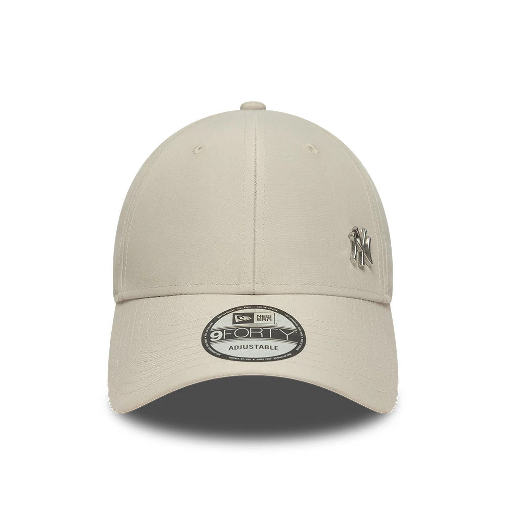 New York Yankees MLB Flawless Cream New Era 9FORTY Adjustable Cap, front view showing a chrome NY logo in flat embroidery on the right front panel, with a curved visor and a 9FORTY size sticker on the visor.