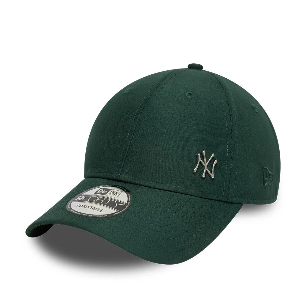 New York Yankees MLB Flawless Dark Green New Era 9FORTY Adjustable Cap, three-quarter view with a raised silver embroidered NY logo on the front panel, matching dark green visor, and 9FORTY size sticker on top of the visor.