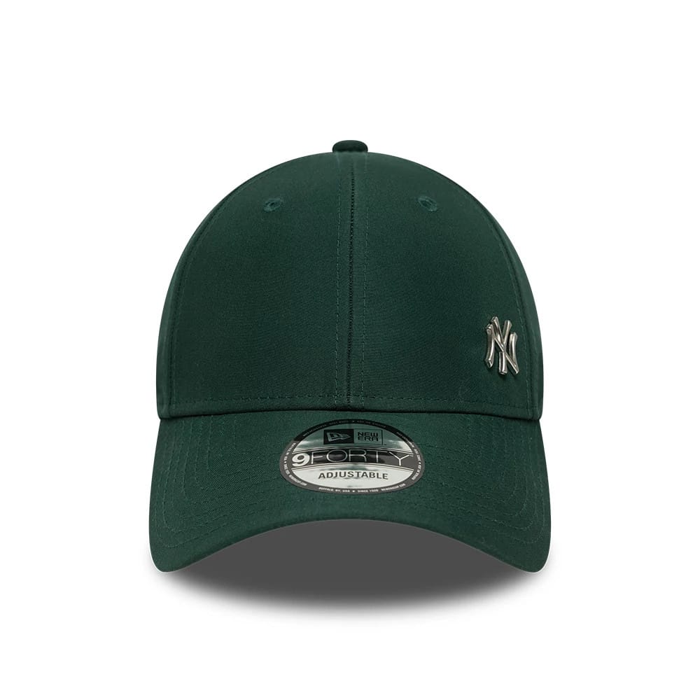 New York Yankees MLB Flawless Dark Green New Era 9FORTY Adjustable Cap, front view showing a raised silver NY logo on the front panel, a pre-curved visor and a 9FORTY size sticker centred on the visor.