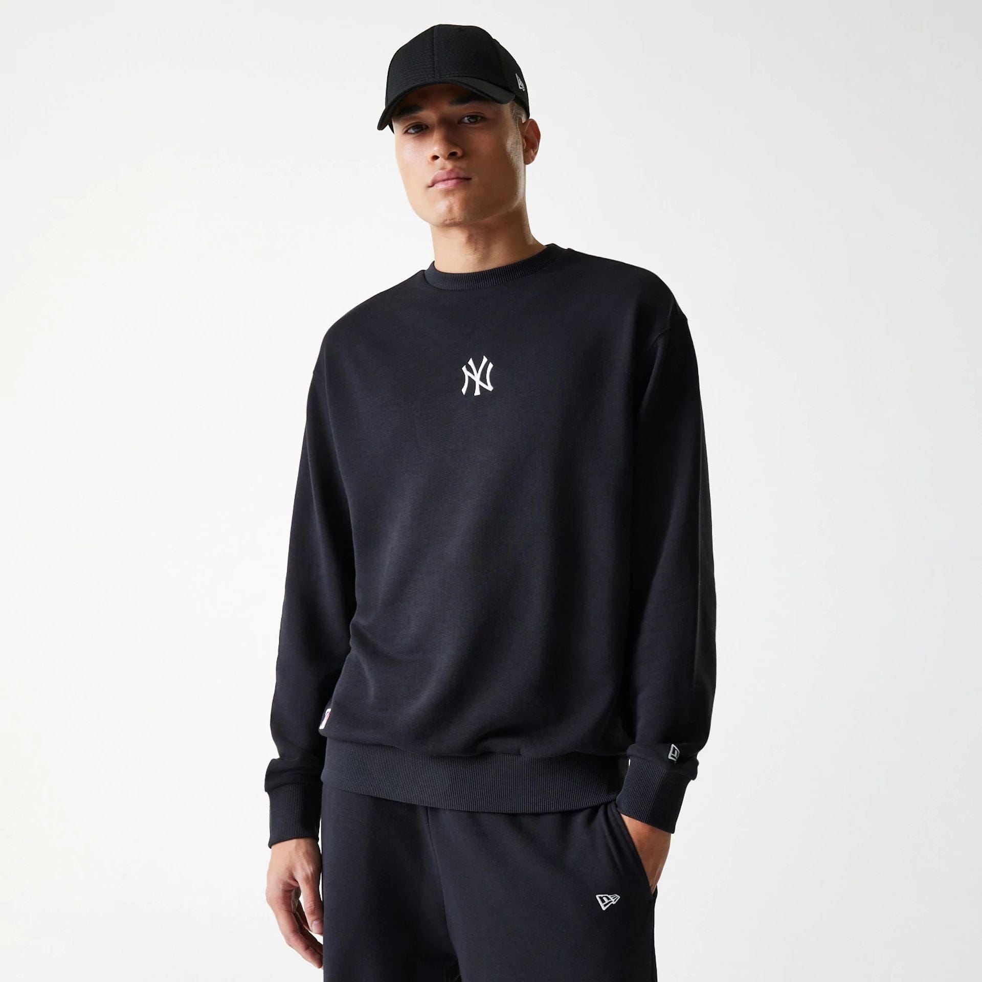 The Male model is wearing New York Yankees MLB League Essential Black Crew Neck Sweater 1