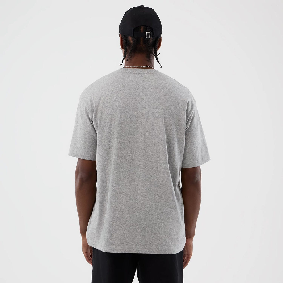 New Era LA Kings NHL Sport Classic Grey T-Shirt, rear view showing the plain grey fabric with short sleeves, a black cap worn by the model, and the back of the shirt falling straight and loose.
