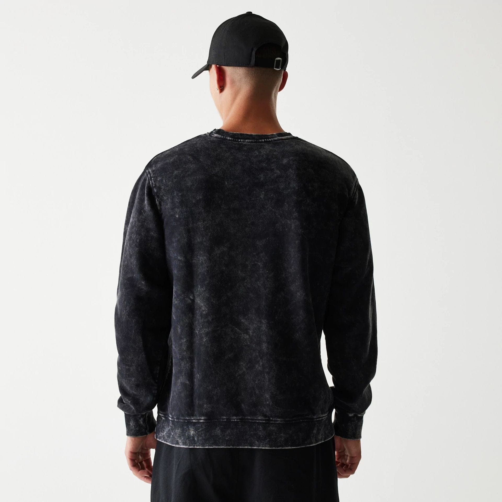 The Male model is wearing LA Kings NHL Throwback Black Crew Neck Sweater 2