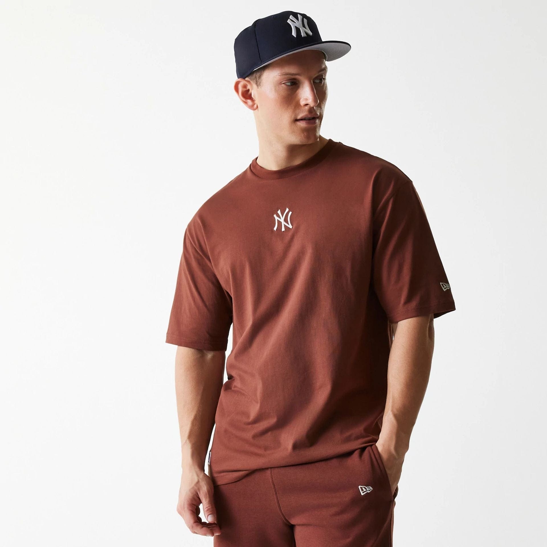 The Male model is wearing New York Yankees MLB Midi League Essential Brown Oversized T-Shirt 1