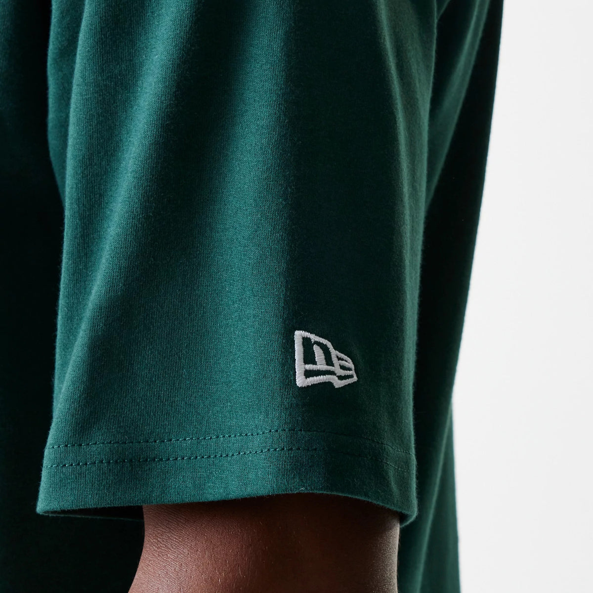The Male model is wearing Detroit Tigers MLB Heritage Dark Green Oversized T-Shirt 7