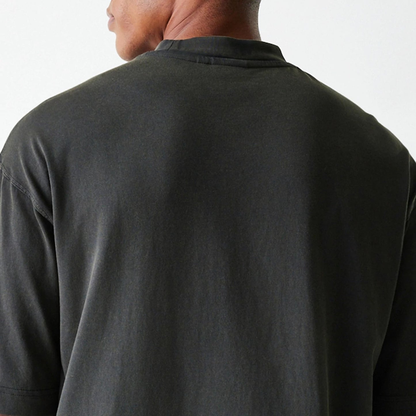 The Male model is wearing LA Lakers NBA Washed Graphic Grey T-Shirt 8