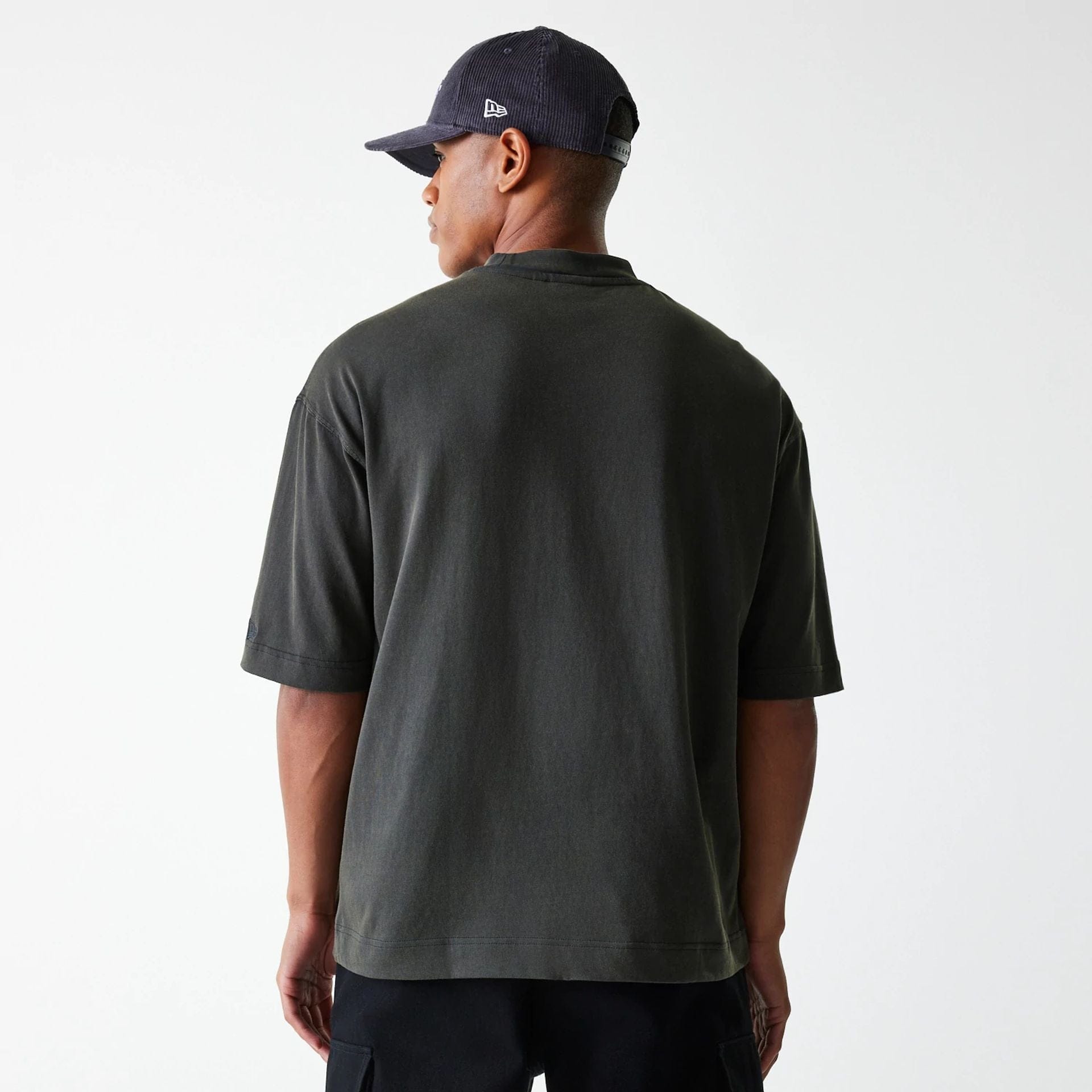 The Male model is wearing LA Lakers NBA Washed Graphic Grey T-Shirt 2