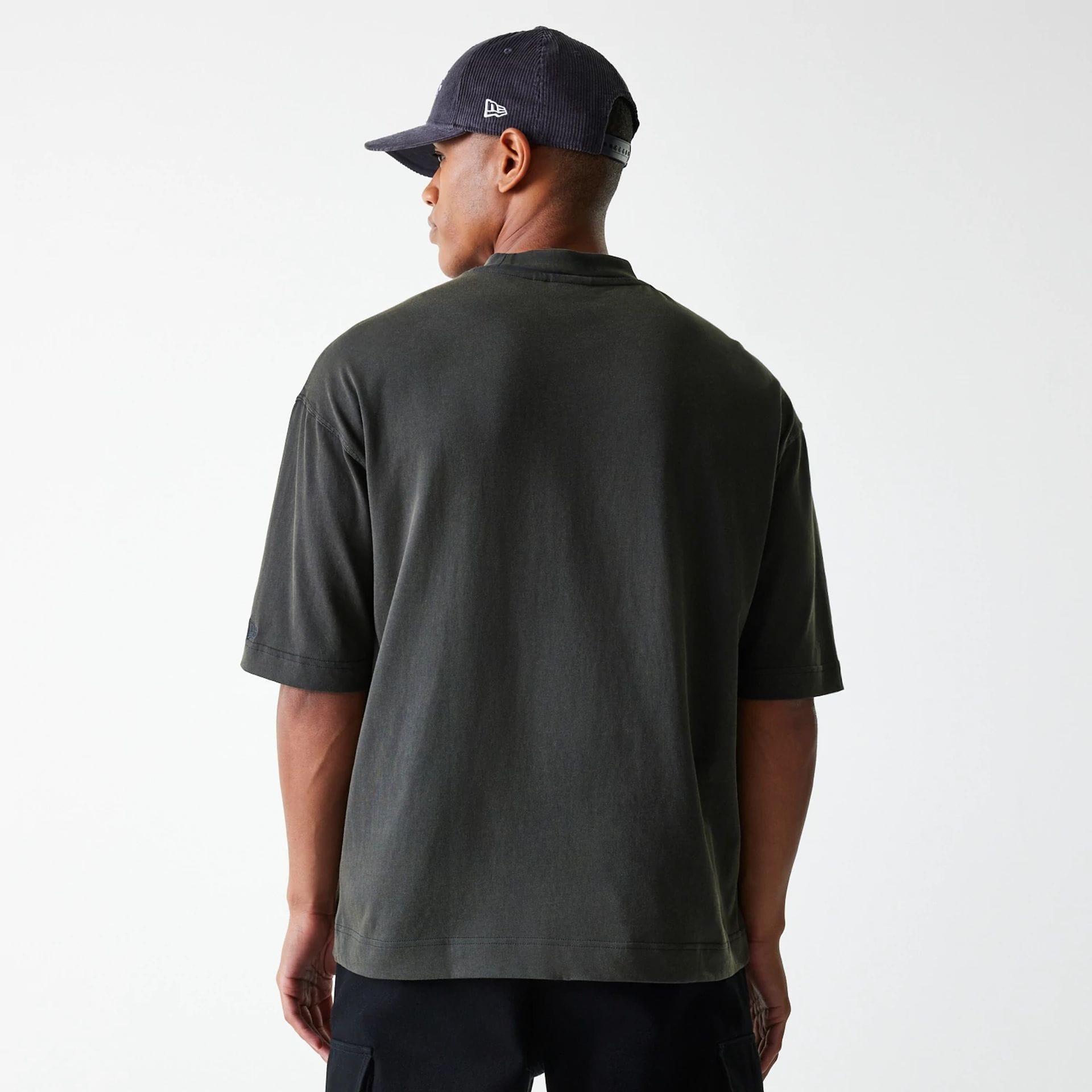 The Male model is wearing LA Lakers NBA Washed Graphic Grey T-Shirt 2