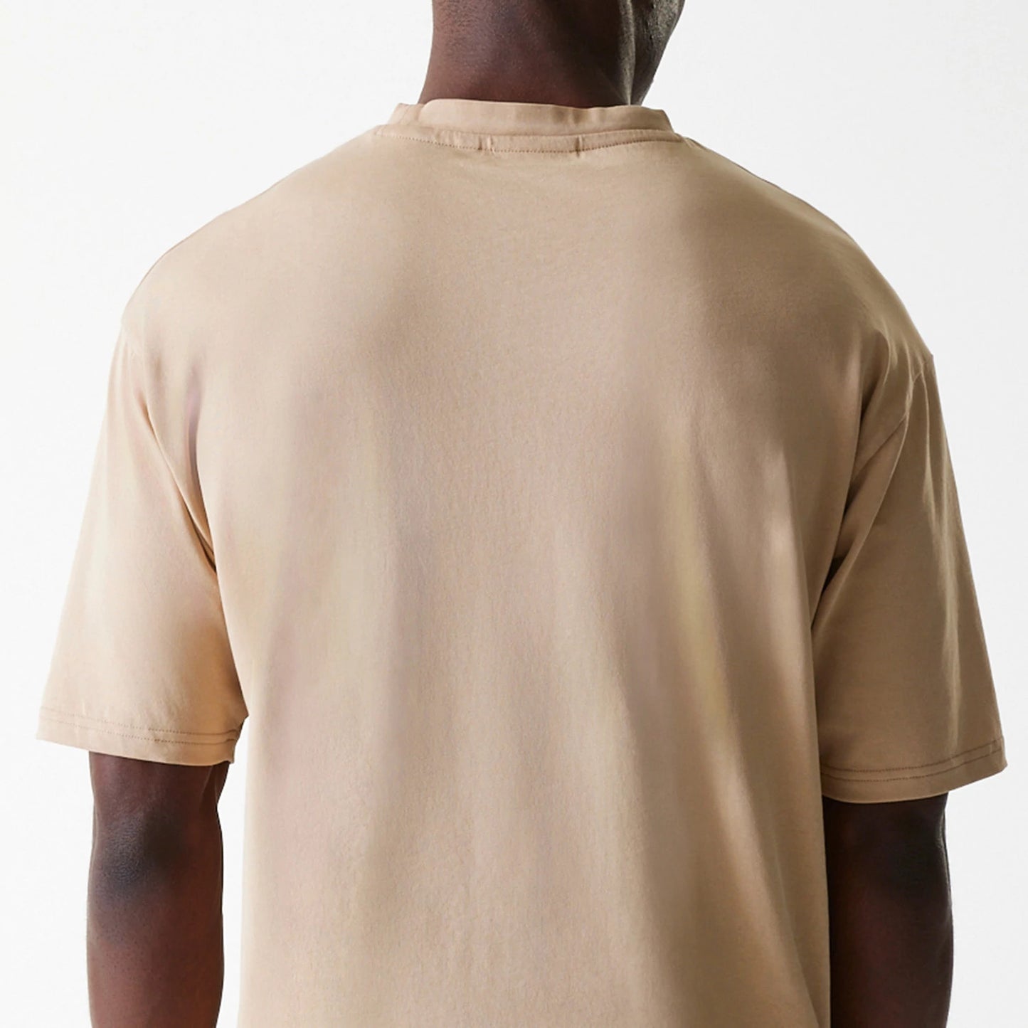 The Male model is wearing Kansas City Chiefs NFL Washed Super Bowl Beige Oversized T-Shirt 7