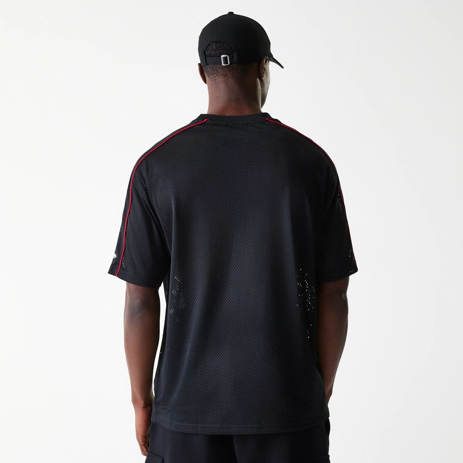 The Male model is wearing Chicago Bulls NBA Piping Black Oversized Mesh T-Shirt 2