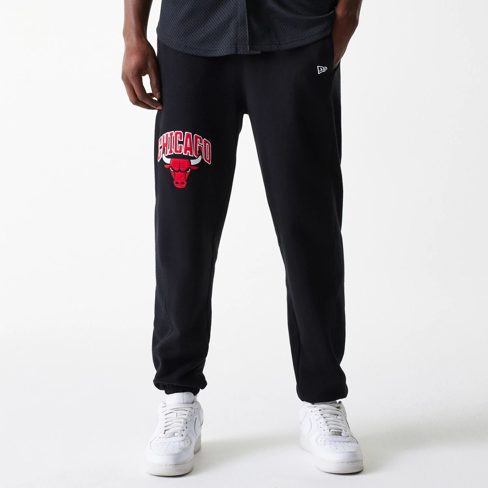 The Male model is wearing Chicago Bulls NBA Arch Graphic Black Joggers 1