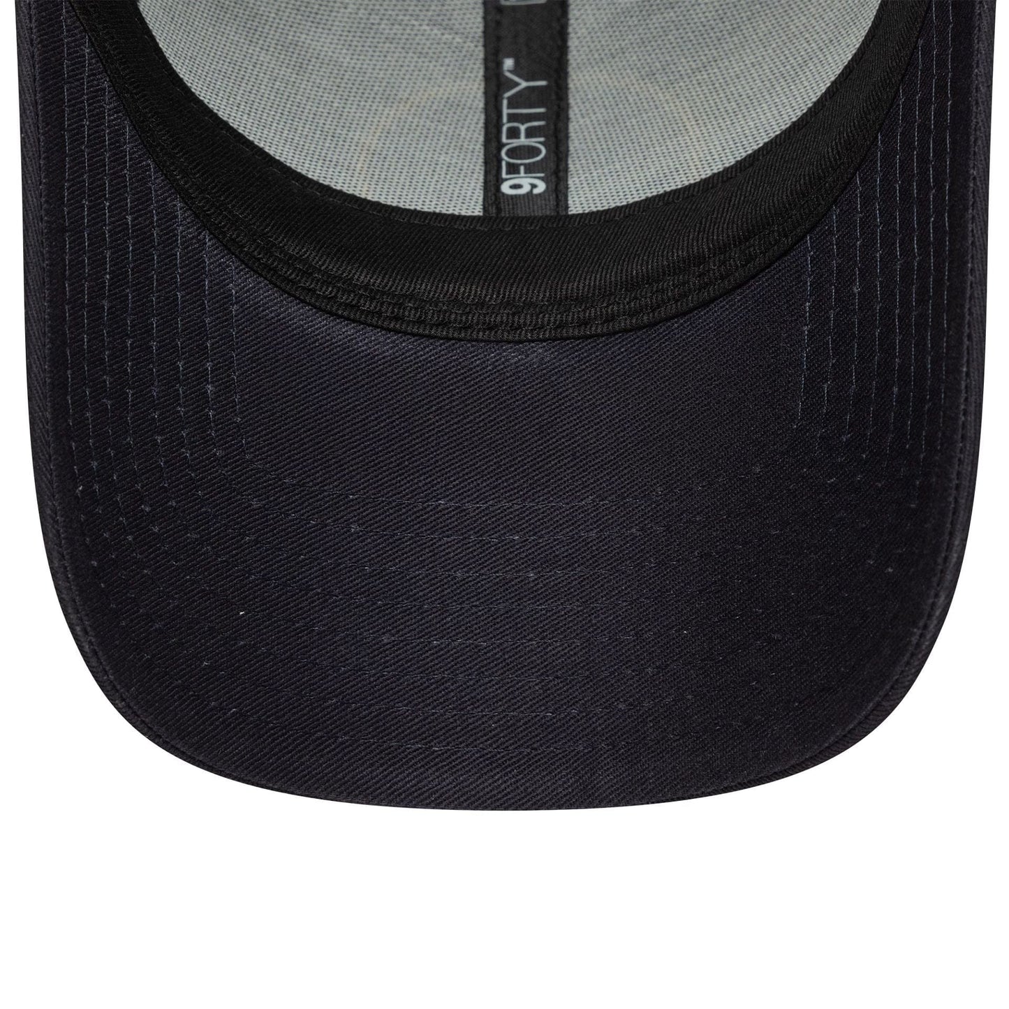 Pictured is this Core Chelsea FC Lion Crest 9FORTY in navy. 5