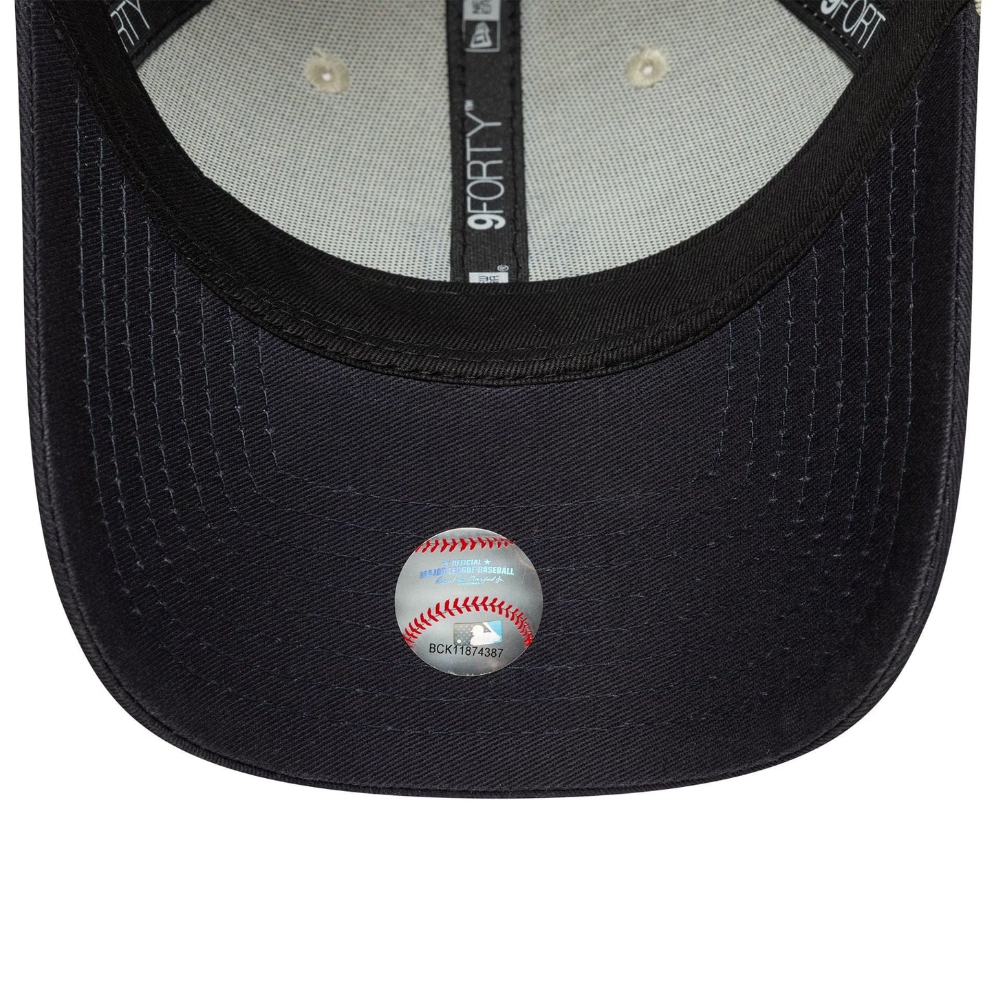 This is a New York Yankees MLB Colour Block Cream 9FORTY Adjustable Cap 5
