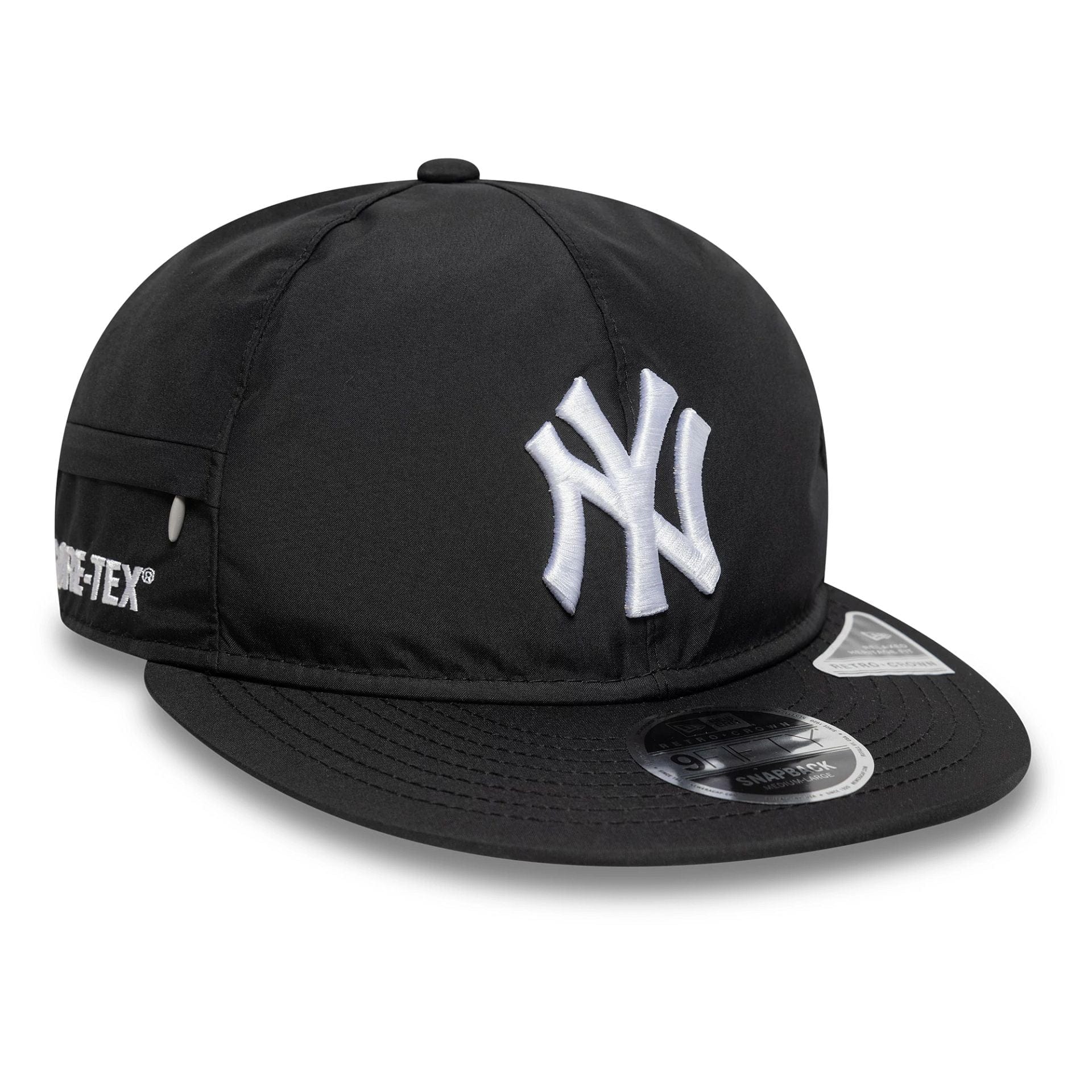 This is a New York Yankees MLB Gore-Tex Outdoor Black Retro Crown 9FIFTY Adjustable Cap 1