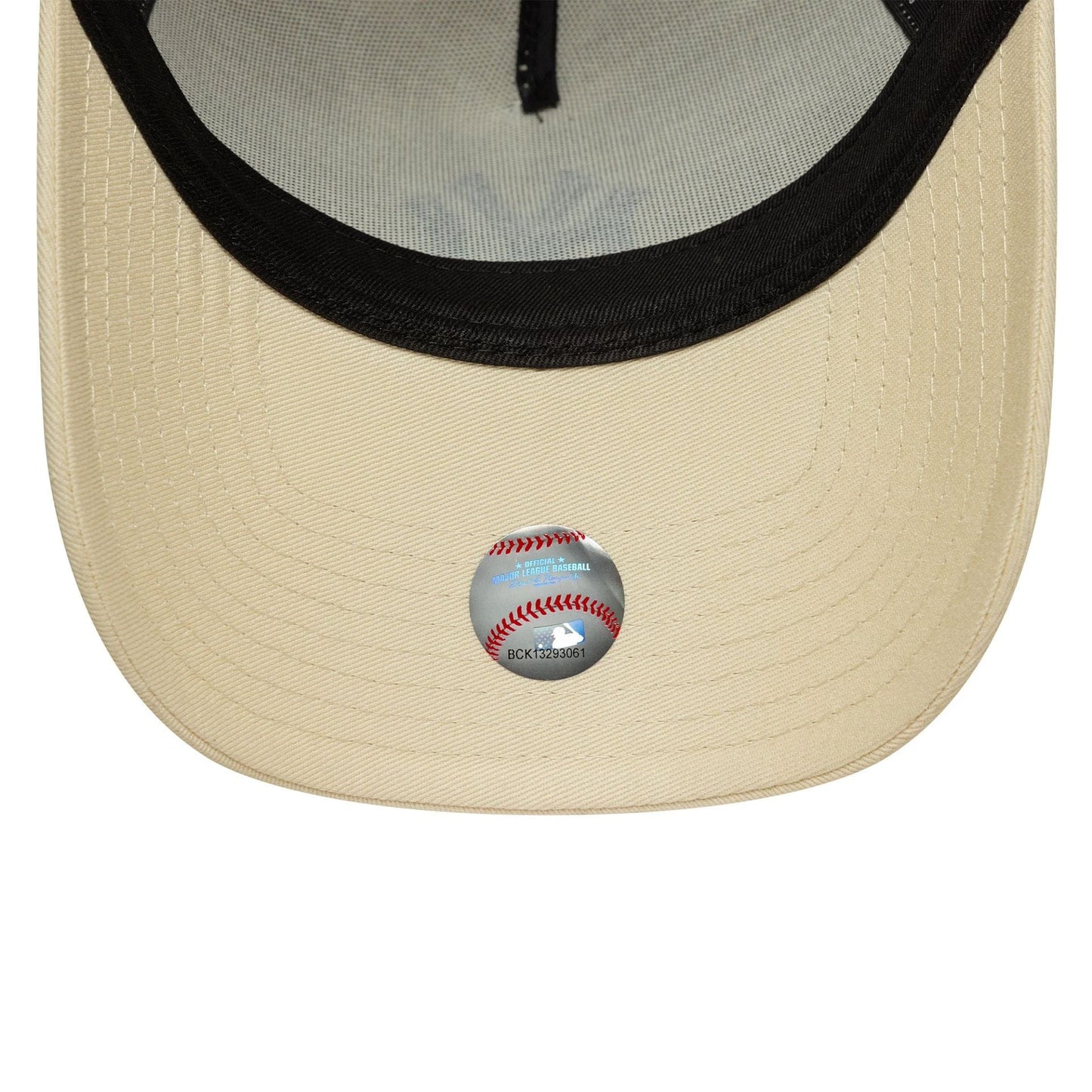 This is a New York Yankees MLB League Essential Cream 9FORTY E-Frame Adjustable Cap 5