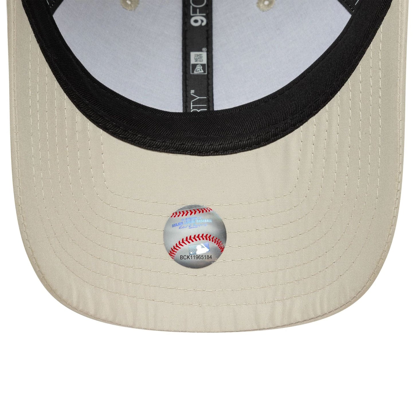 This is a New York Yankees MLB Tonal Flawless Cream 9FORTY Adjustable Cap 5