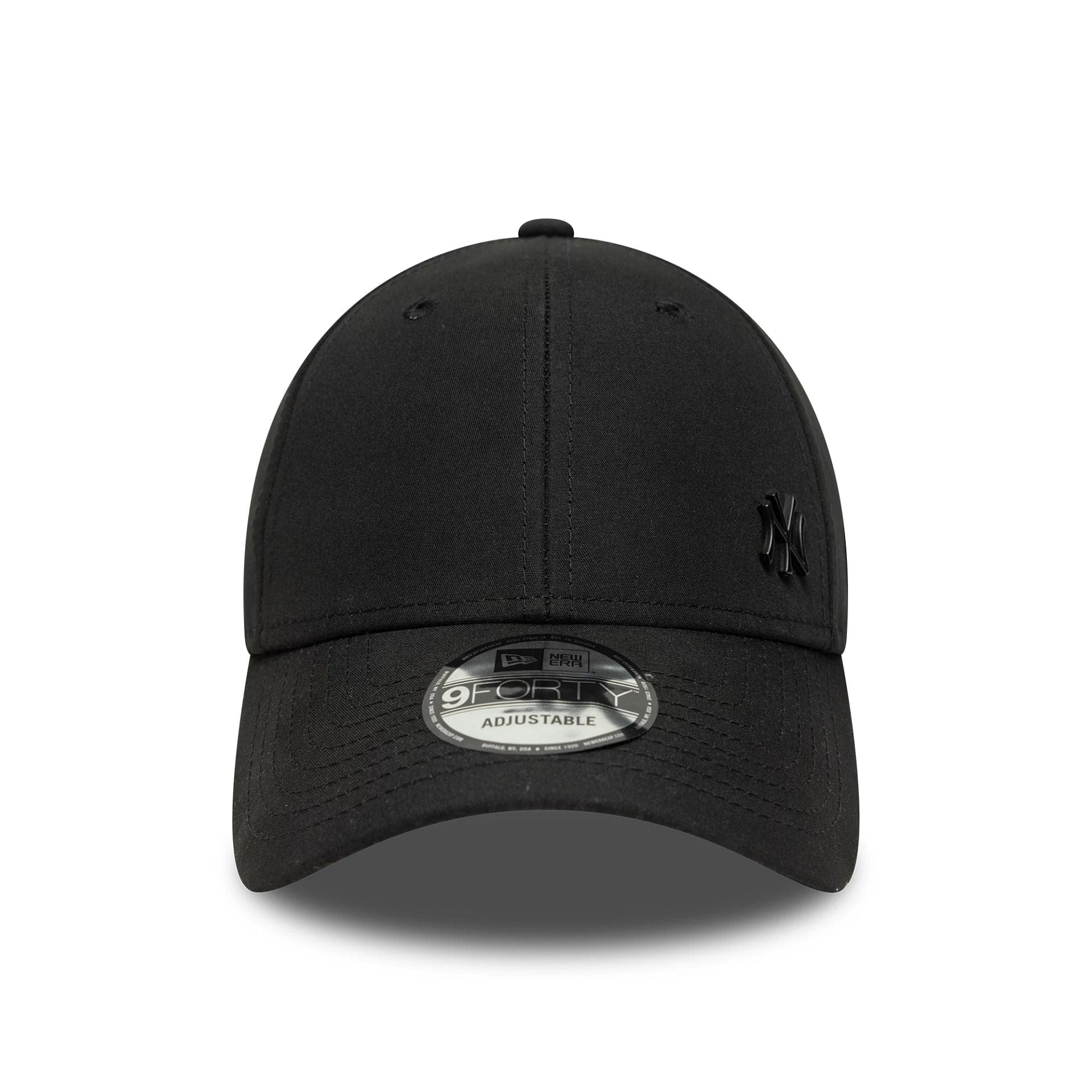 This is a New York Yankees MLB Tonal Flawless Black 9FORTY Adjustable Cap 2
