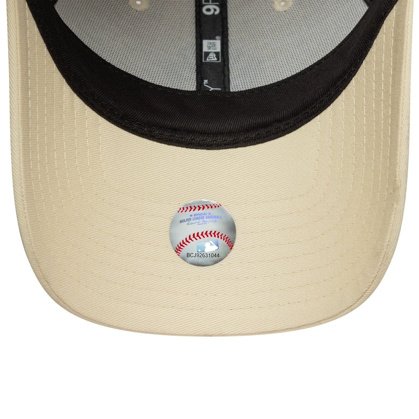 This is a New York Yankees Womens MLB Metallic Logo Cream 9FORTY Adjustable Cap 5