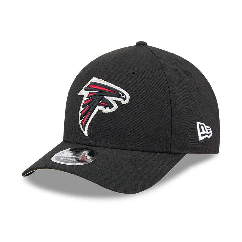 Atlanta Falcons NFL Team Black New Era 9FORTY M-Crown Cap, front view with the raised red and white Falcons logo embroidered on the front panel, black curved visor with a 9FORTY size sticker, and New Era flag logo on the left side.