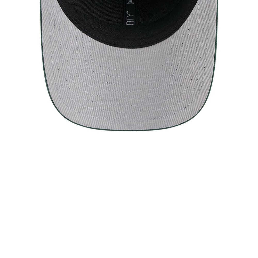 Green Bay Packers NFL Team Dark Green New Era 9FORTY M-Crown Cap, inside view showing grey undervisor and black interior with New Era taping along the centre, underscored by the curved grey 9FORTY size sticker on the underside of the visor.