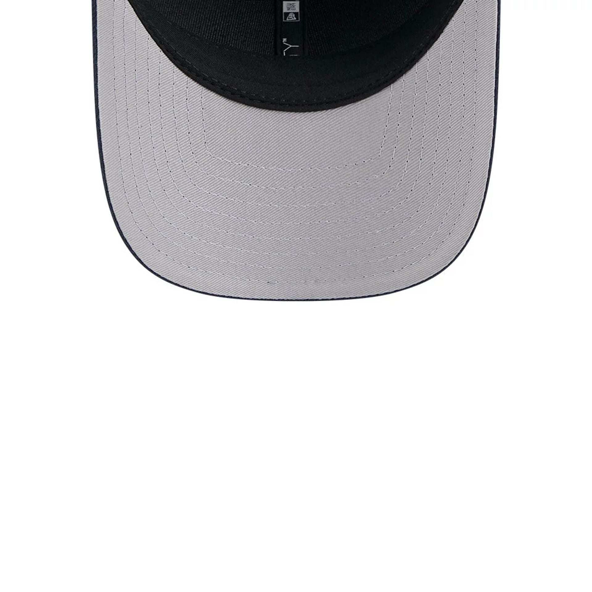 Pictured is this NFL Team Chicago Bears 9FORTY M-Crown cap in navy. 2