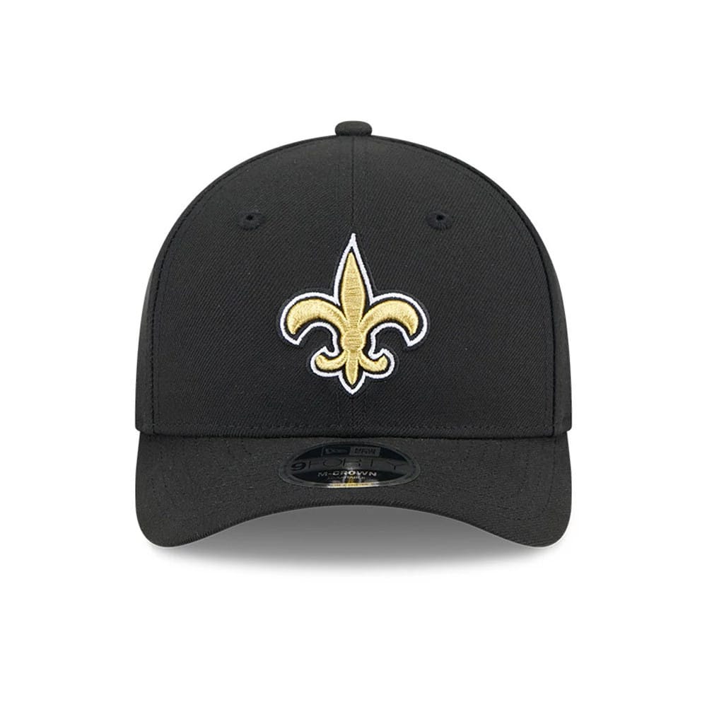 New Orleans Saints NFL Team Black New Era 9FORTY M-Crown Cap, front view showing a raised gold fleur-de-lis logo on the structured black crown, with a curved black visor and 9FORTY size sticker.