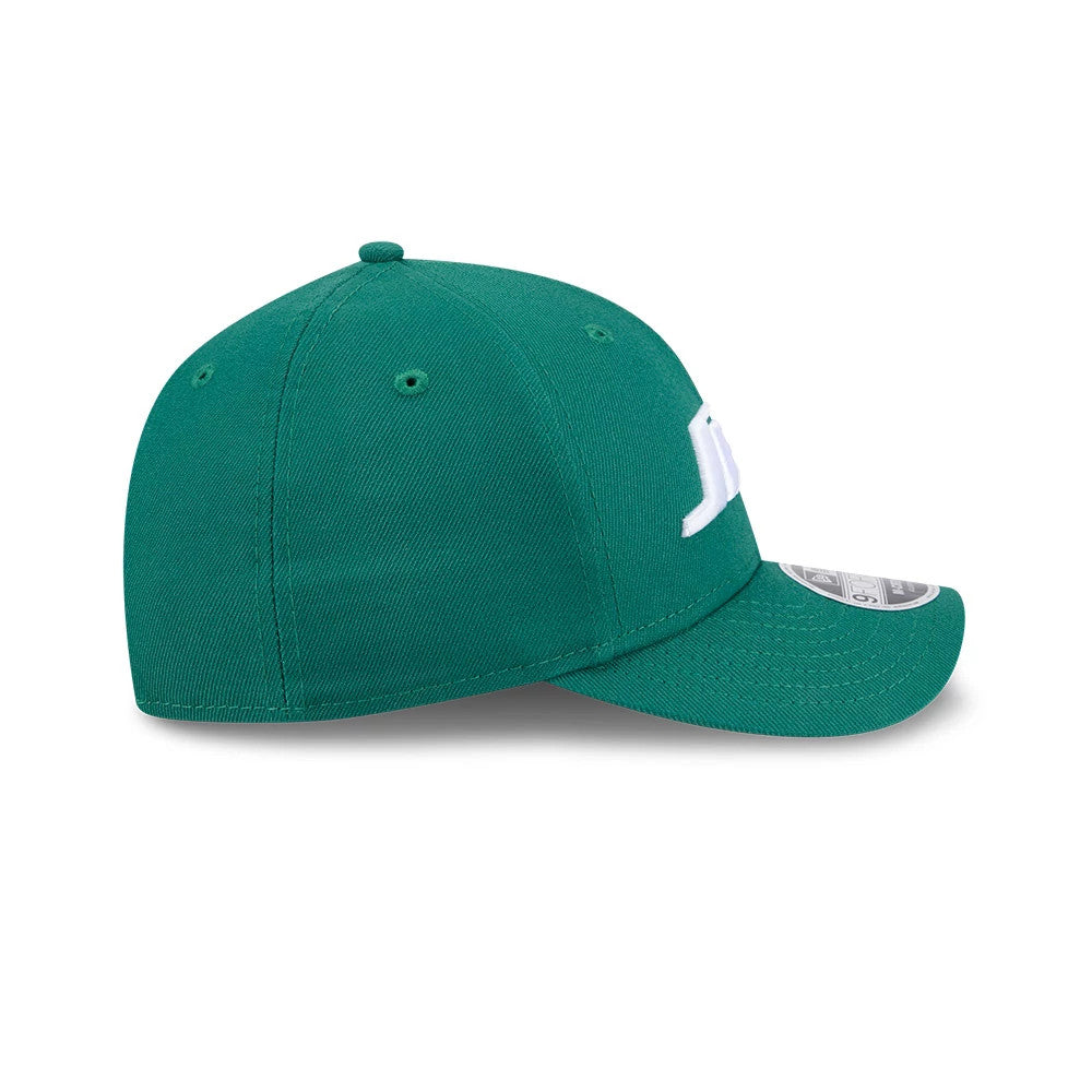 New York Jets NFL Team Green New Era 9FORTY M-Crown Cap, side view showing the structured green crown with top button and eyelets, a curved visor featuring the 9FORTY size sticker, and a white embroidered front logo.