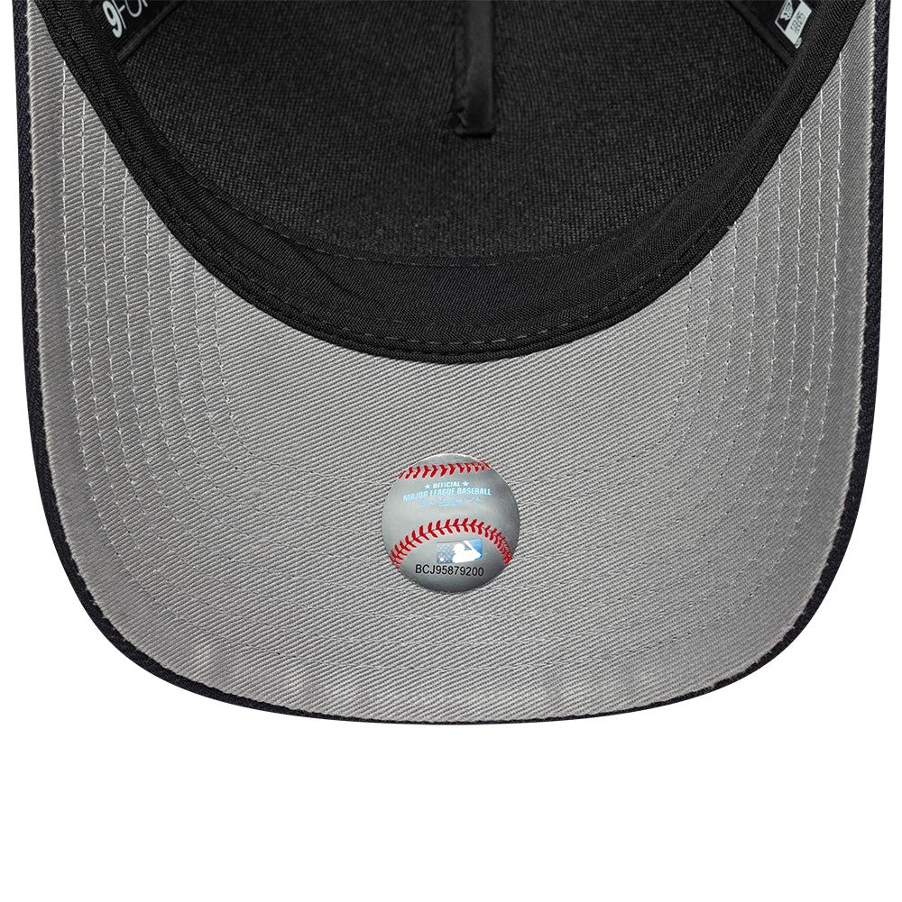 Pictured is this MLB Emblem Detroit Tigers 9FORTY M-Crown A-Frame cap in navy. 2