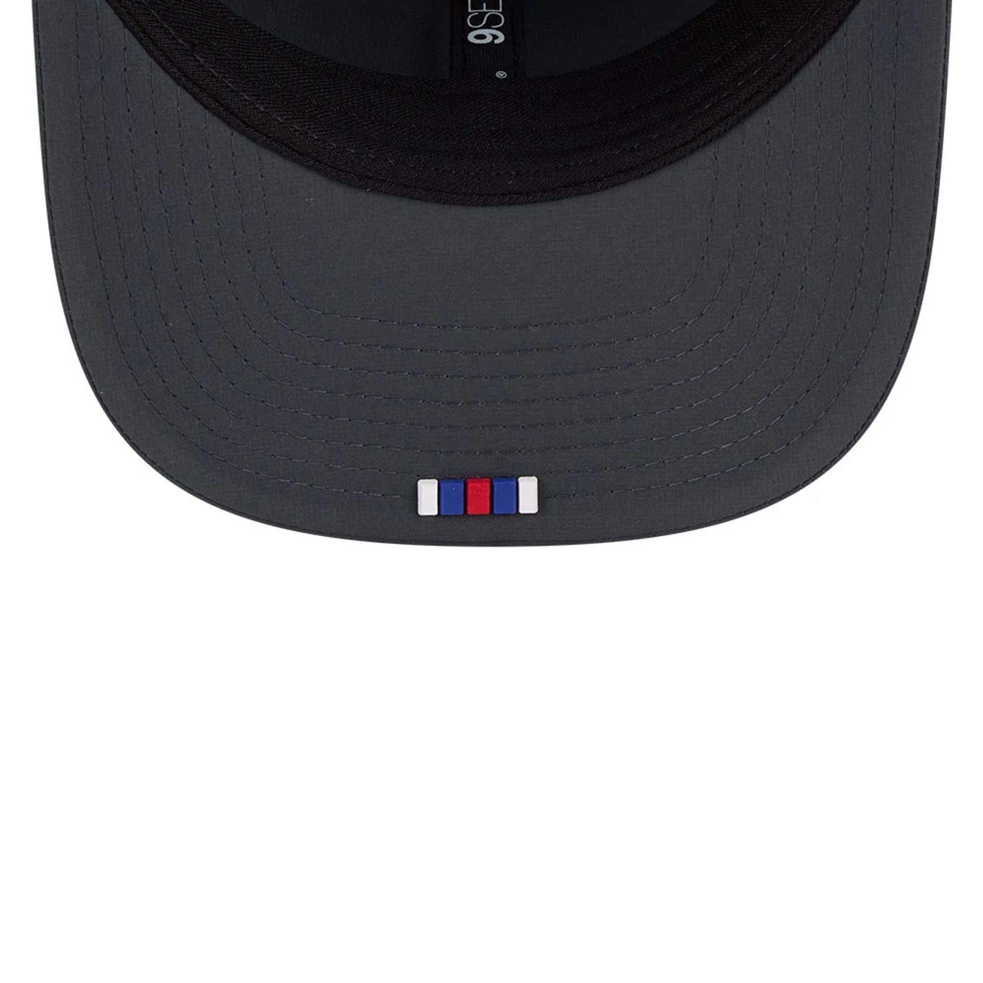 This is a New York Giants NFL Sideline 2025 Charcoal 9SEVENTY Stretch Snap Adjustable Cap 2