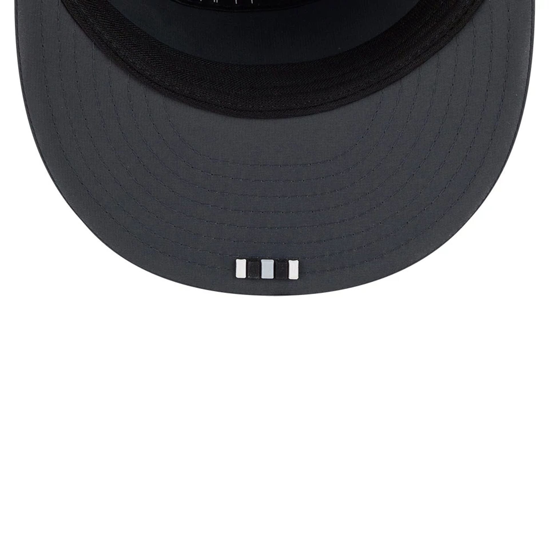 This is a Las Vegas Raiders NFL Sideline Charcoal 9FIFTY Split Panel Snapback Adjustable Cap 2