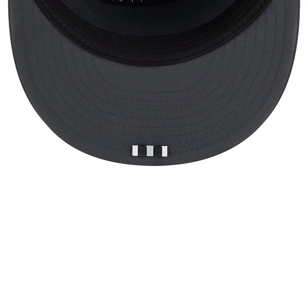 This is a Las Vegas Raiders NFL Sideline Charcoal 9FIFTY Split Panel Snapback Adjustable Cap 2