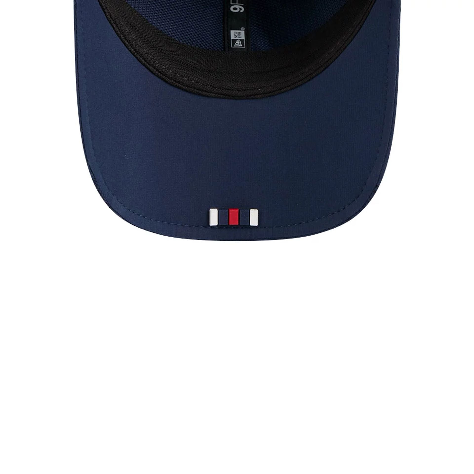 This is a New York Giants NFL Sideline 2025 Dark Blue 9FORTY M-Crown Adjustable Cap 2