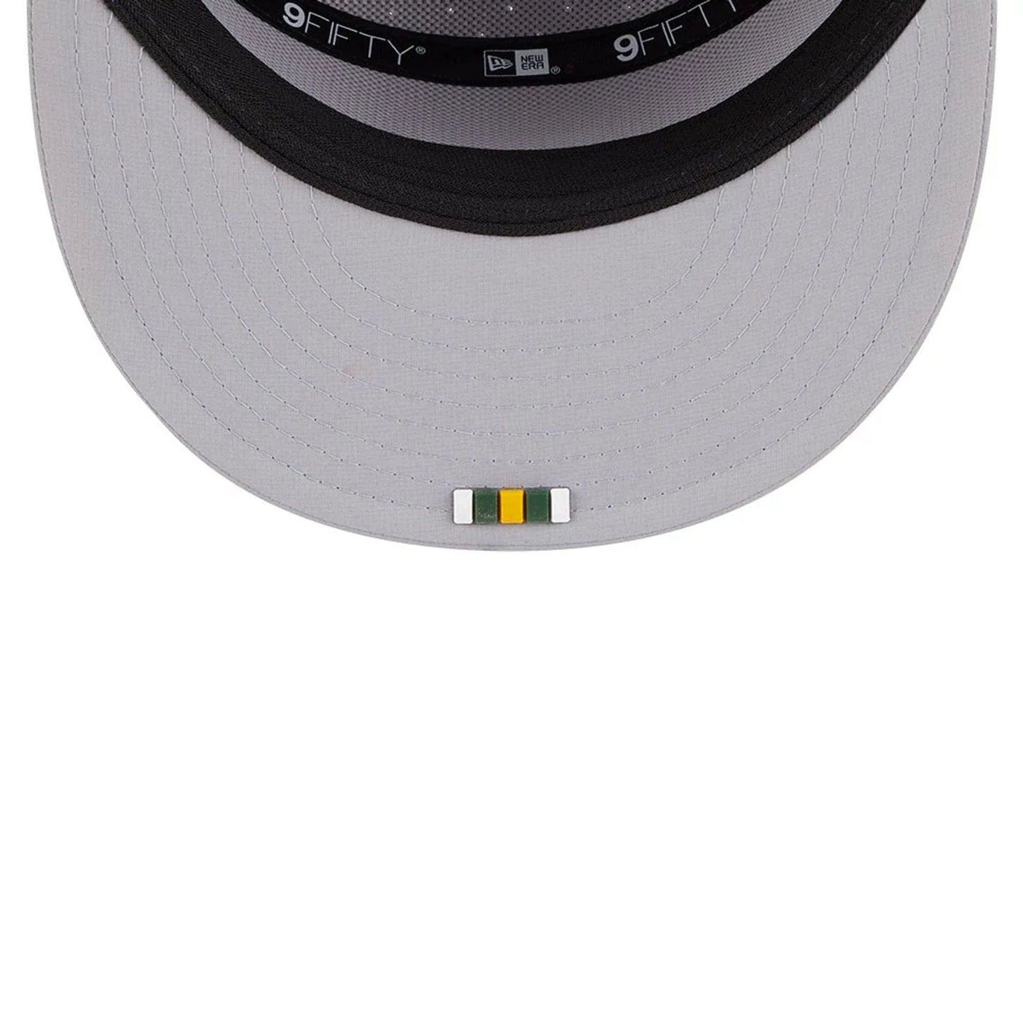 This is a Green Bay Packers NFL Sideline 2025 Grey 9FIFTY Split Panel Snapback Adjustable Cap 7