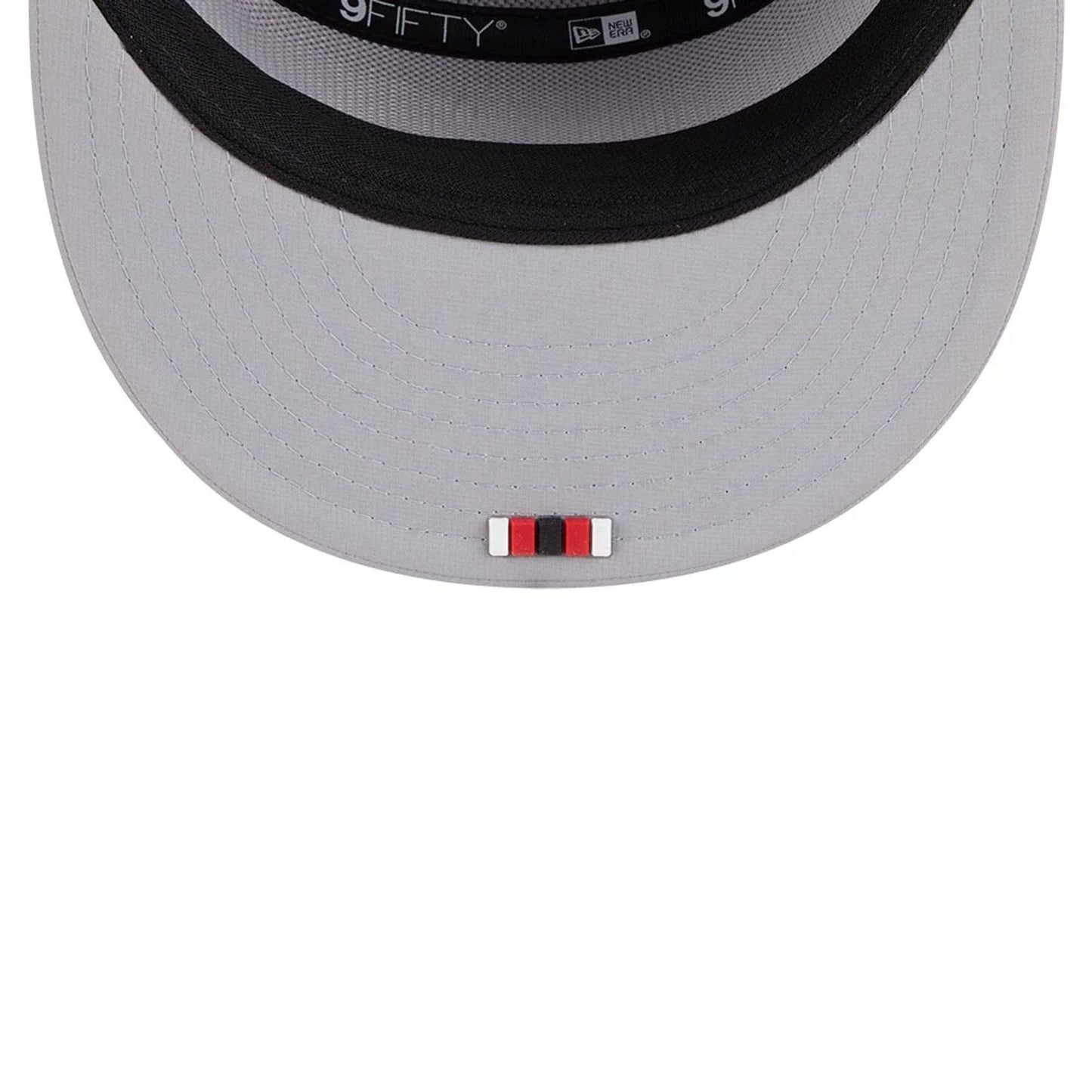 This is a San Francisco 49ers NFL Sideline 2025 Grey 9FIFTY Split Panel Snapback Adjustable Cap 7