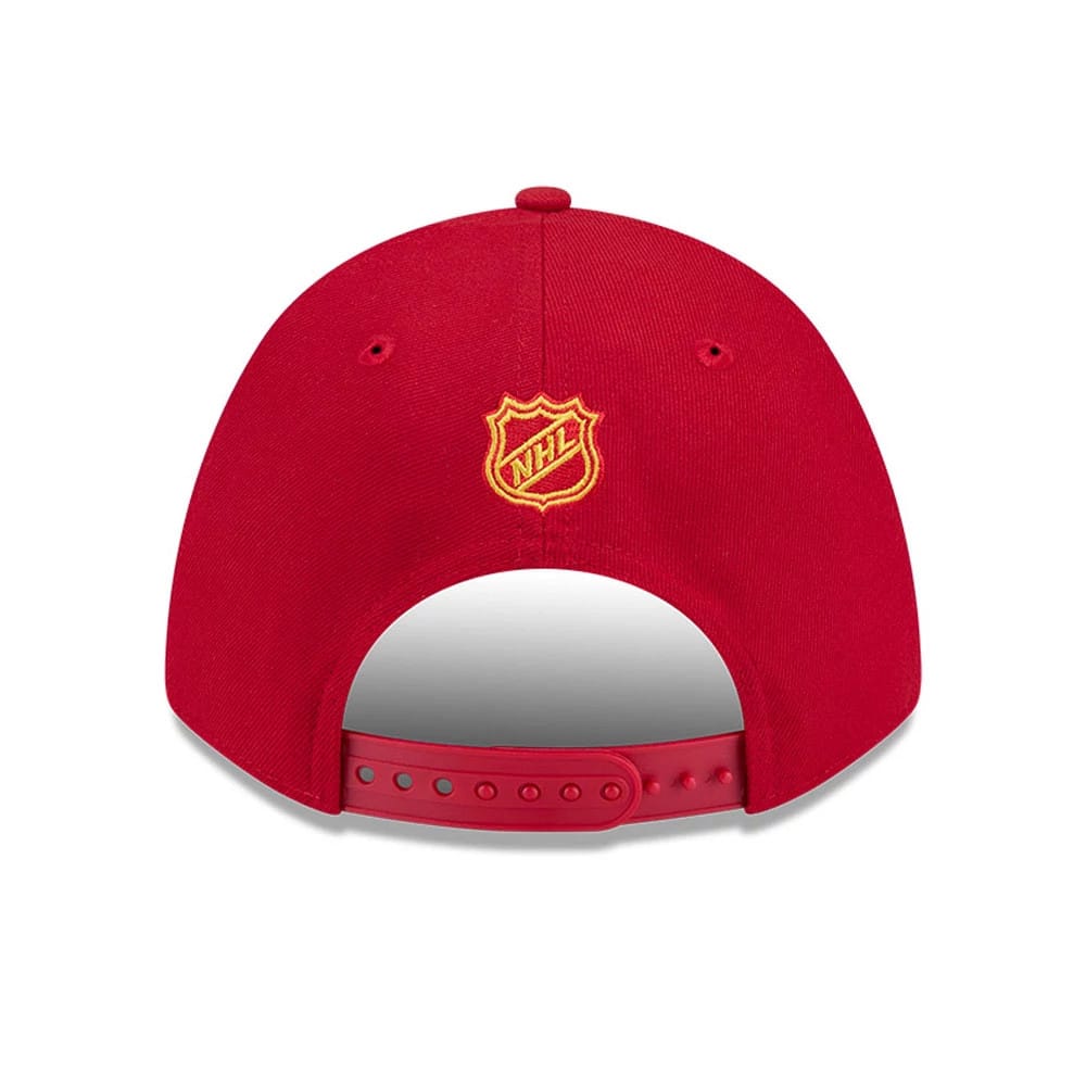 Calgary Flames NHL Team Red New Era 9FORTY M-Crown Adjustable Cap, rear view showing the yellow embroidered NHL logo at the centre of the back panels, with red snapback closure and matching red crown.