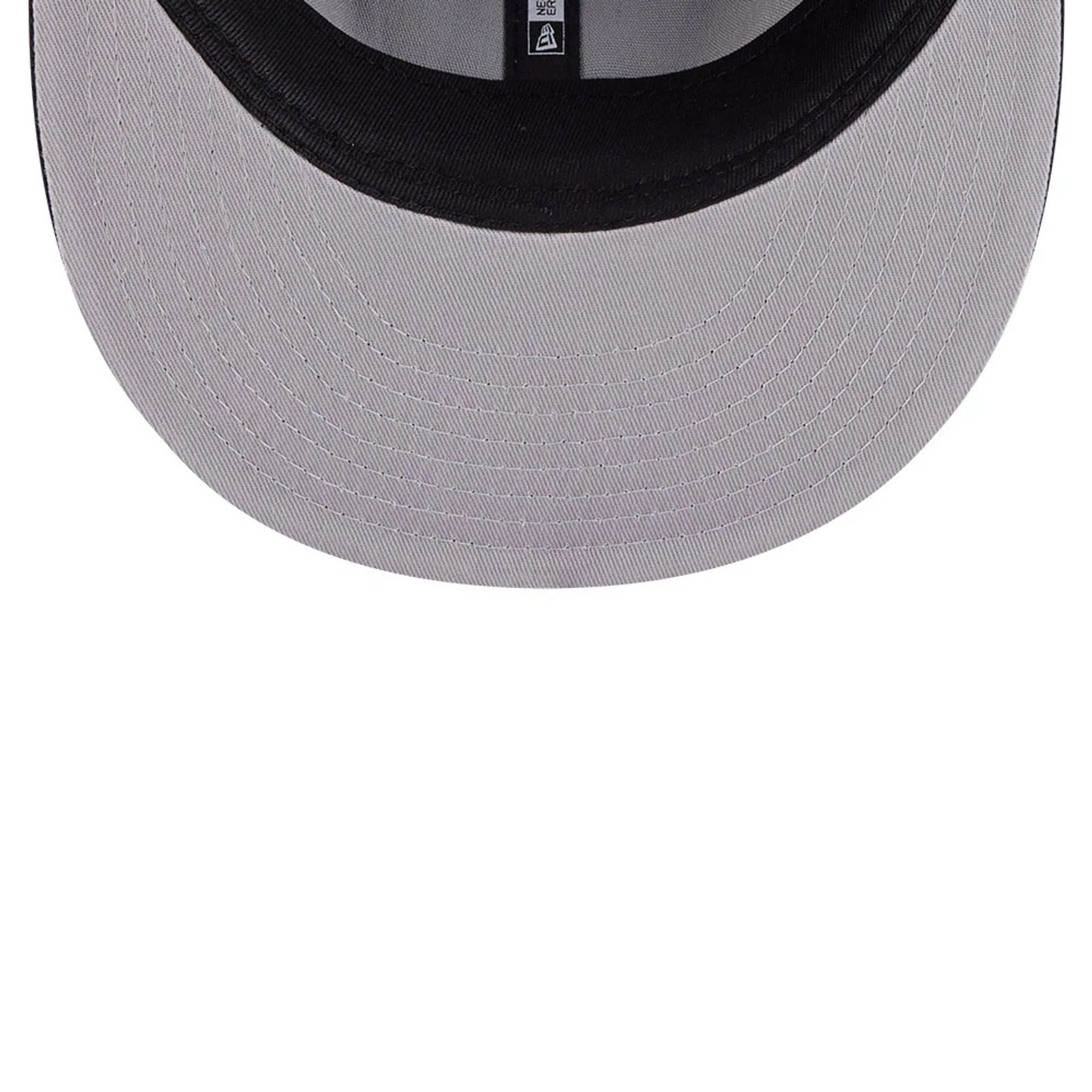 This is a Friends Black Retro Crown 9FIFTY Adjustable Cap 2