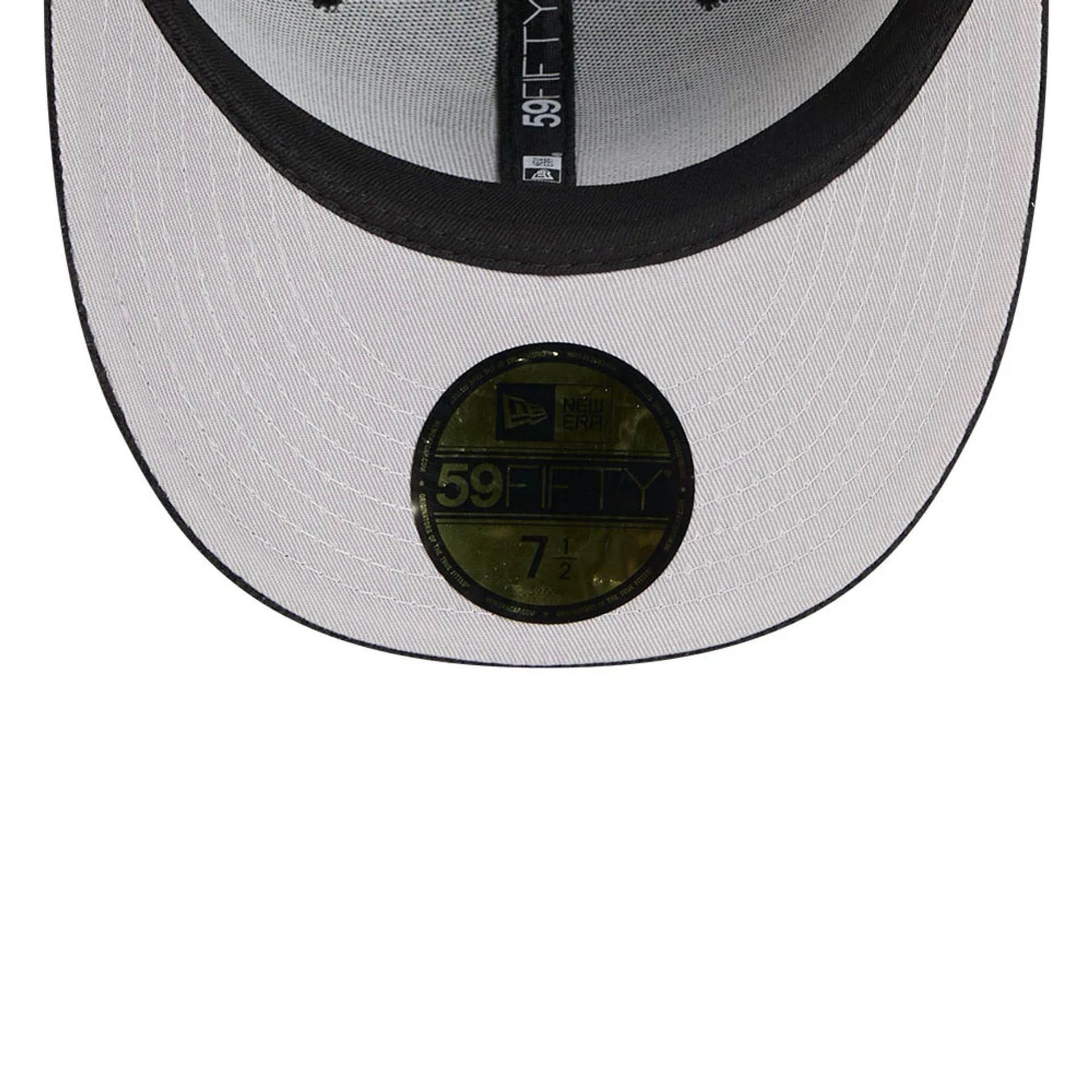 This is a Chicago White Sox MLB Chenille Pop Black 59FIFTY Fitted Cap 2