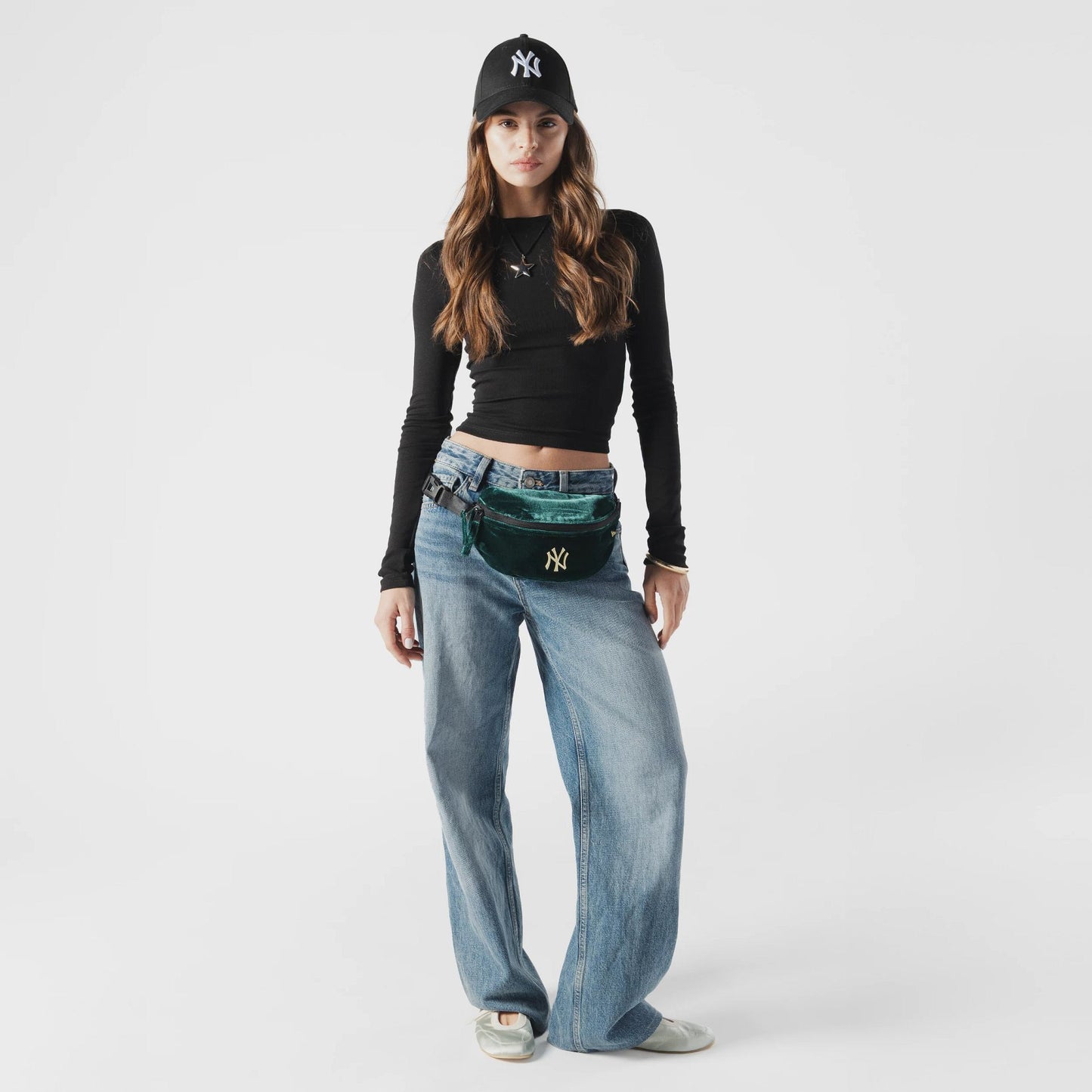 This is a New York Yankees MLB Velour Pin Dark Green Waist Bag 8