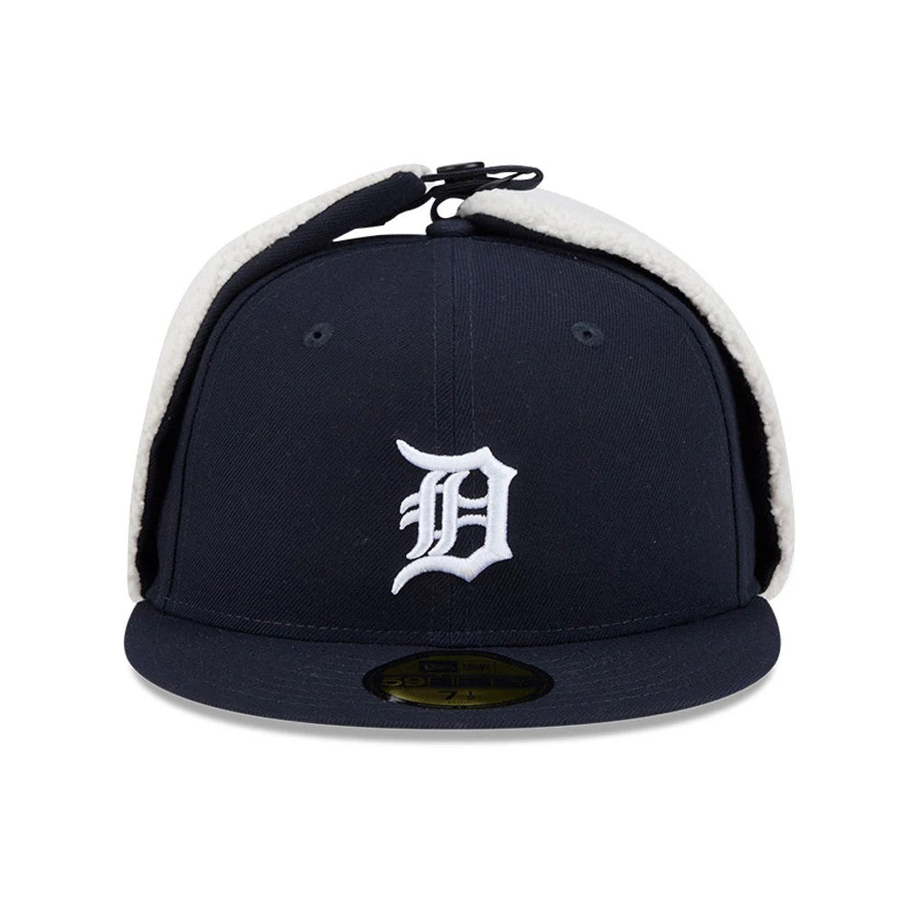Detroit Tigers MLB Classic Navy Dogear New Era 59FIFTY Fitted Cap, front view showing a white embroidered Tigers logo on the structured navy crown, with fleece-lined dogear flaps and a black 59FIFTY size sticker on the navy flat visor.